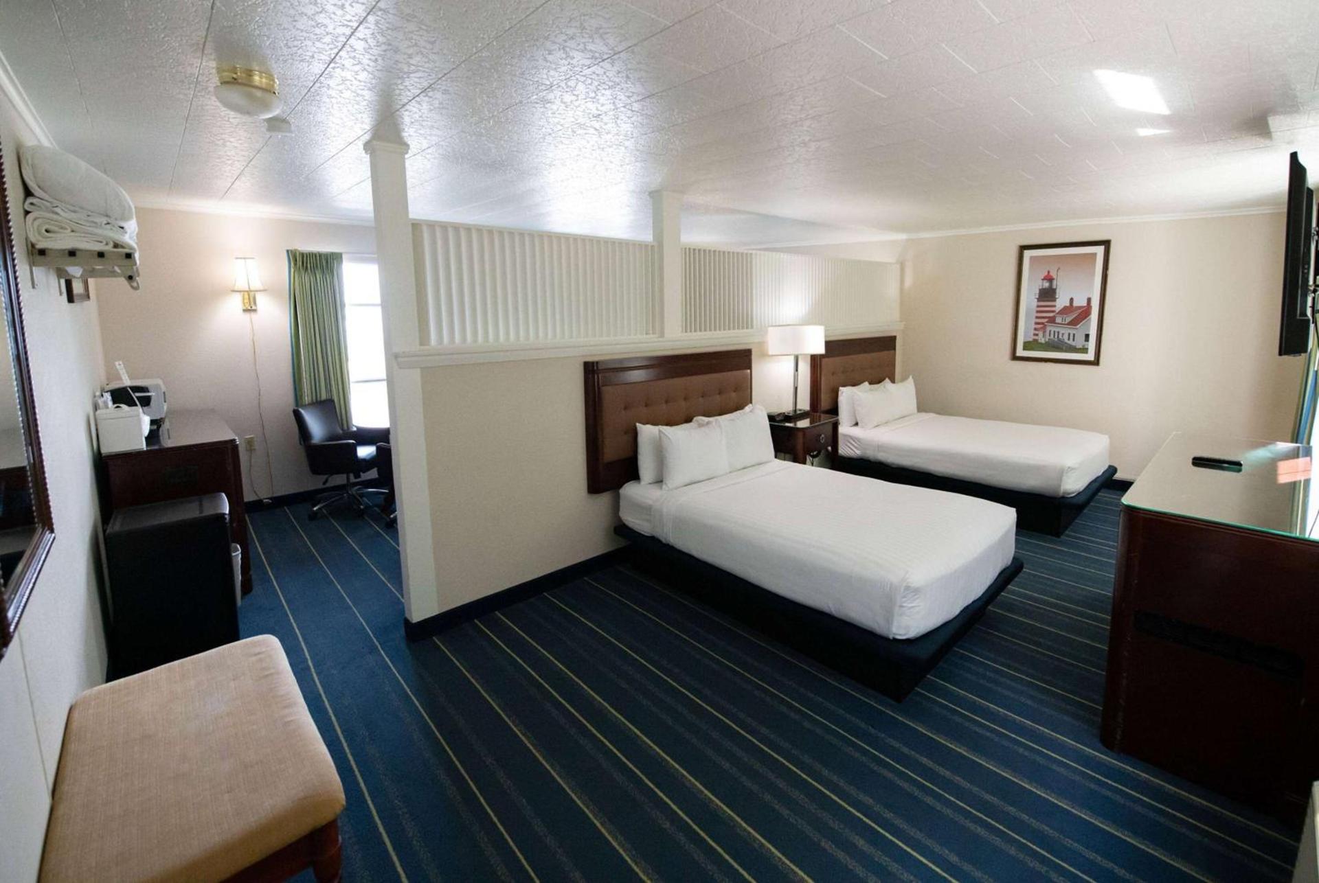 Days Inn by Wyndham Bar Harbor photo 11