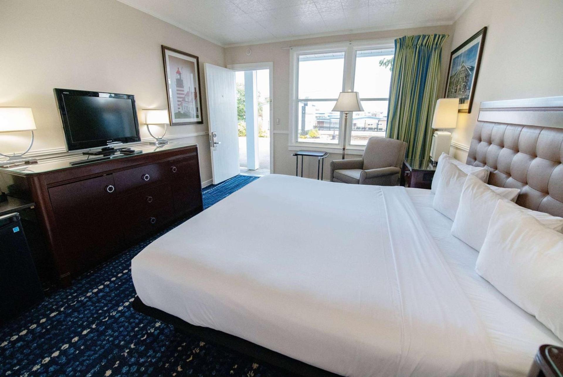 Days Inn by Wyndham Bar Harbor photo 16