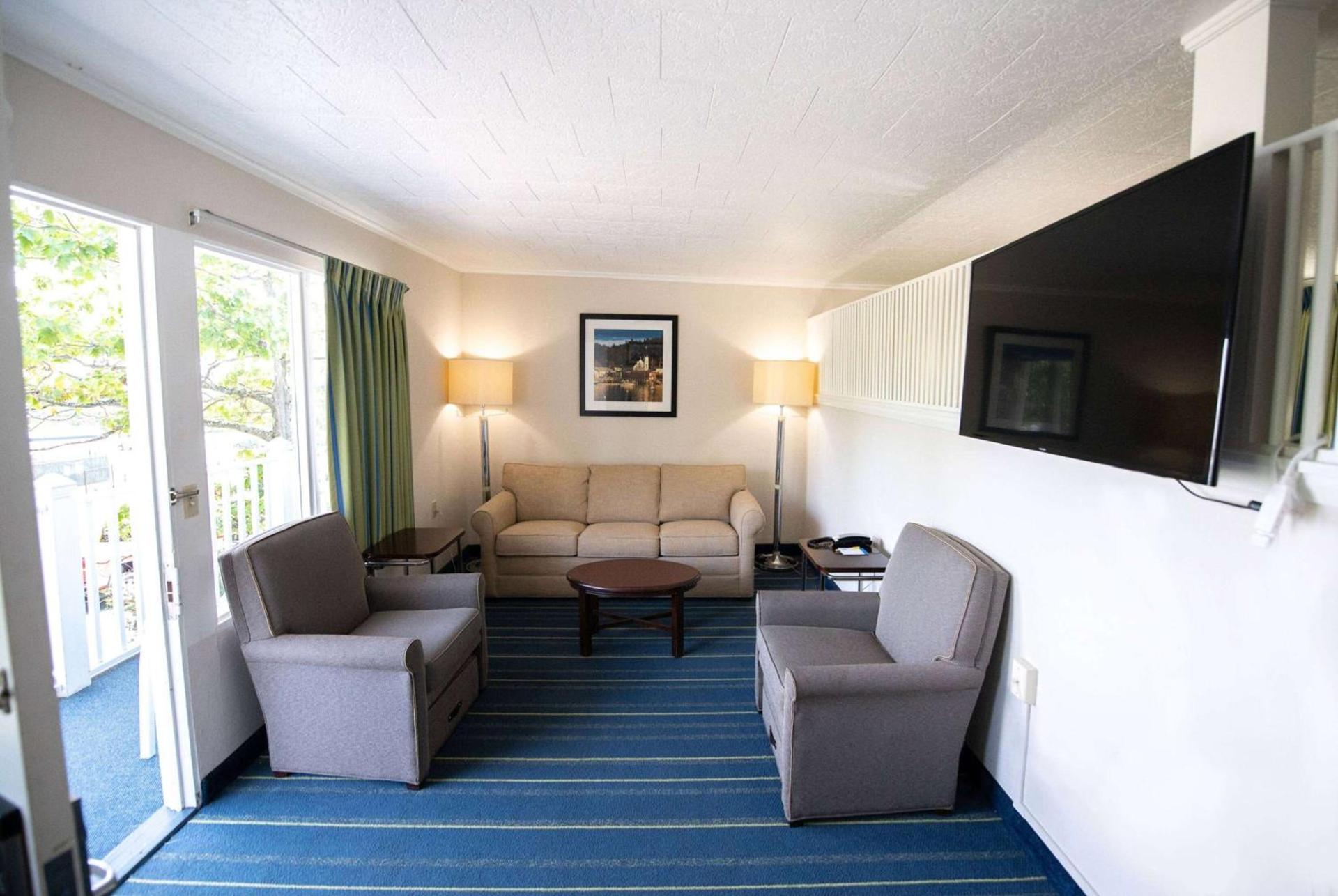 Days Inn by Wyndham Bar Harbor photo 20