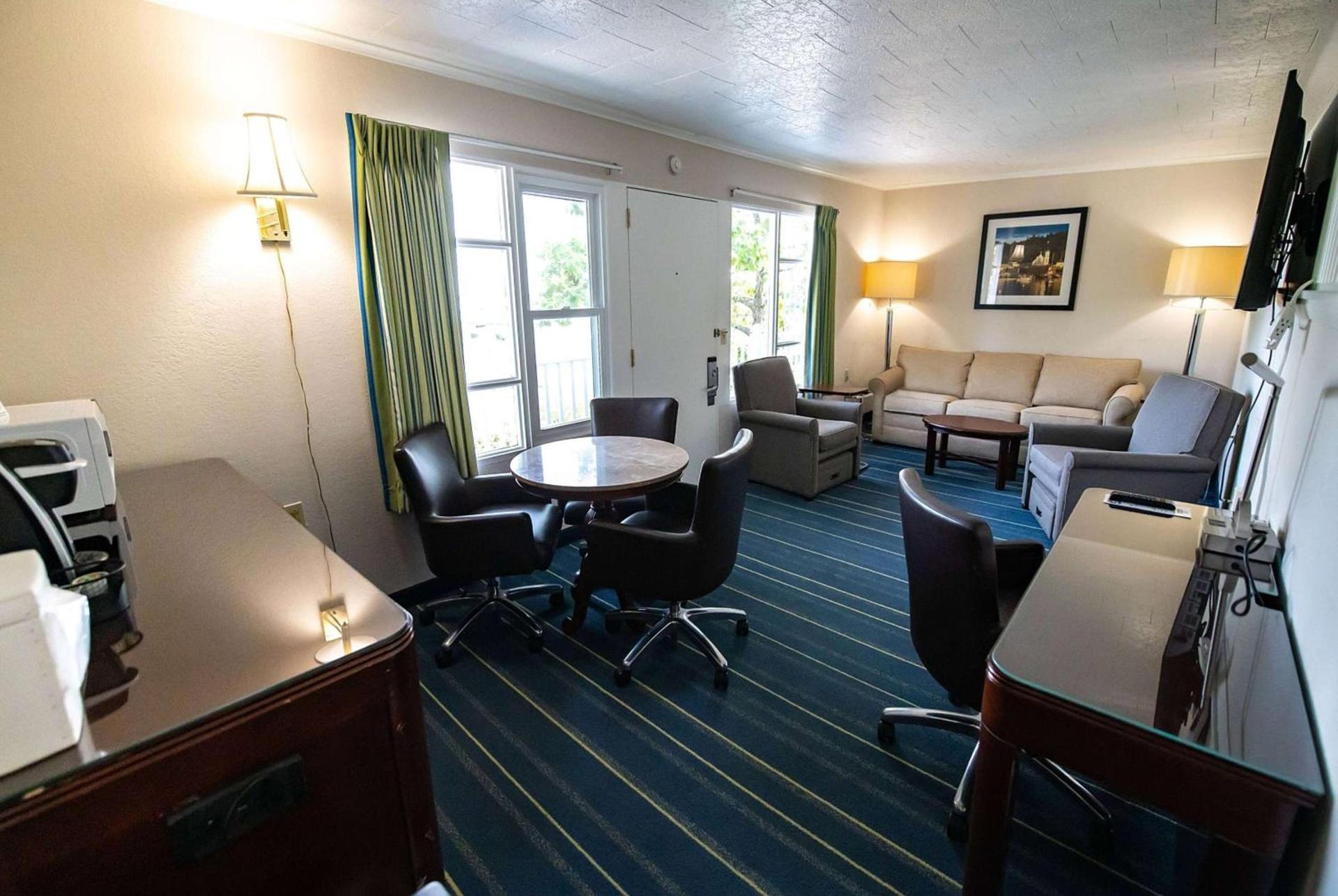 Days Inn by Wyndham Bar Harbor photo 22