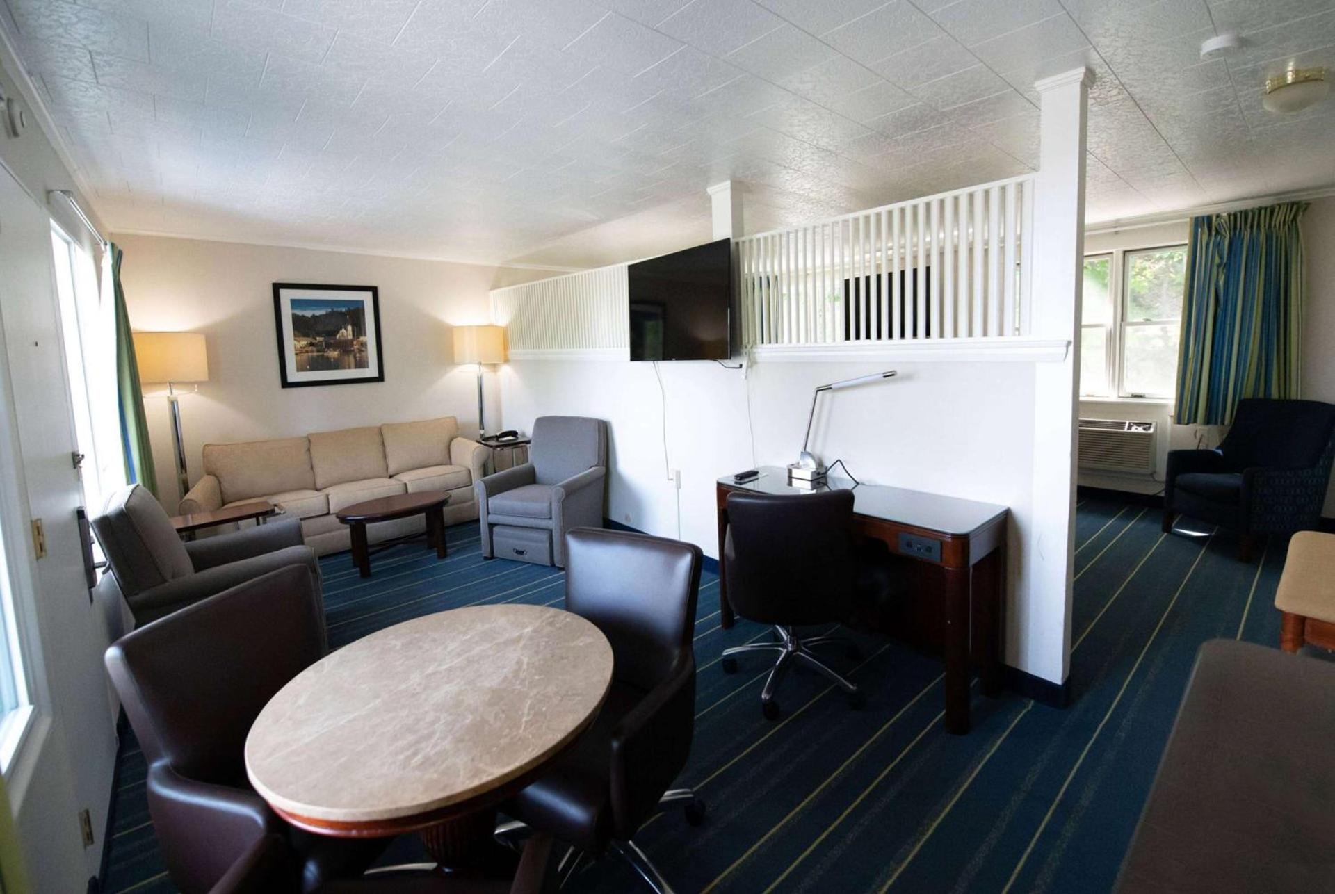 Days Inn by Wyndham Bar Harbor photo 23