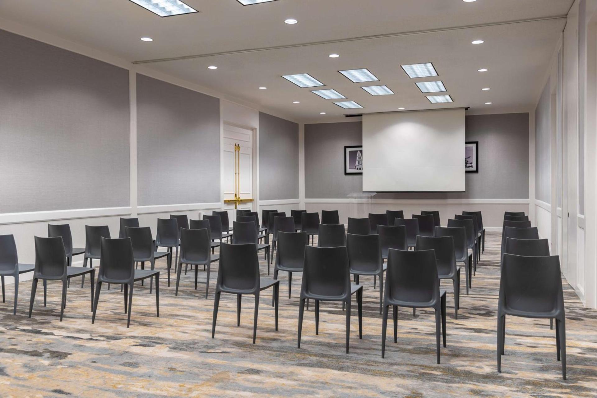 Hilton Alexandria Mark Center photo 86