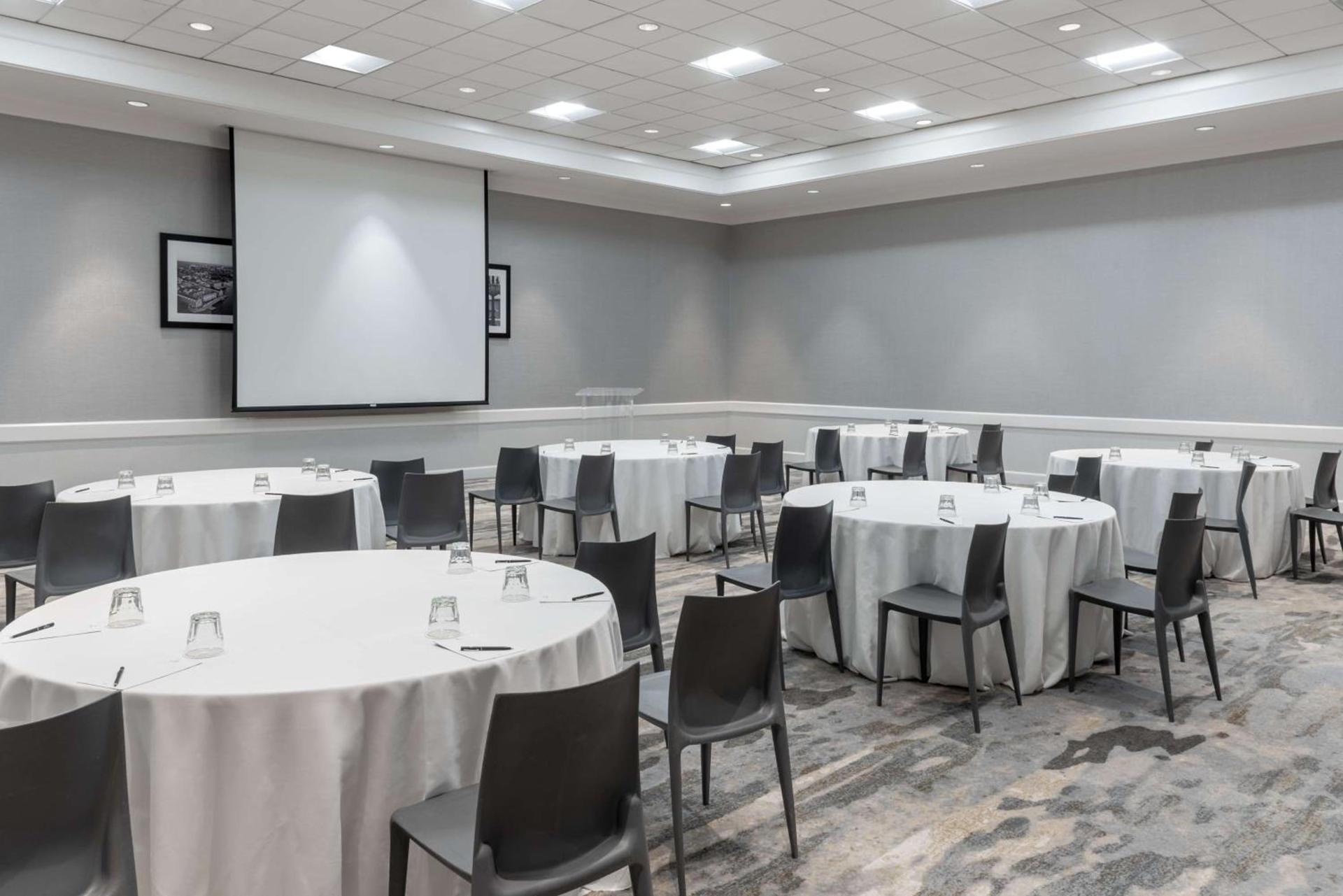 Hilton Alexandria Mark Center photo 91