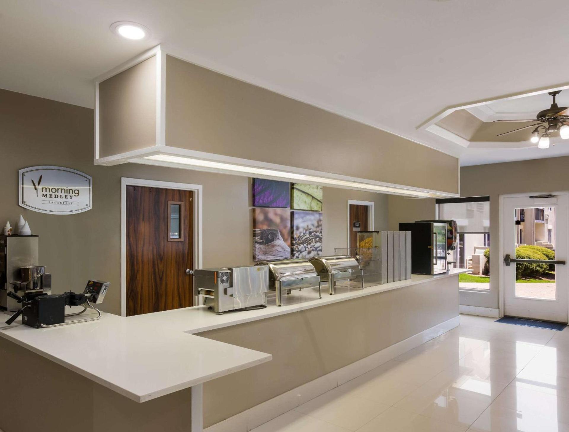 MainStay Suites Savannah Midtown photo 9