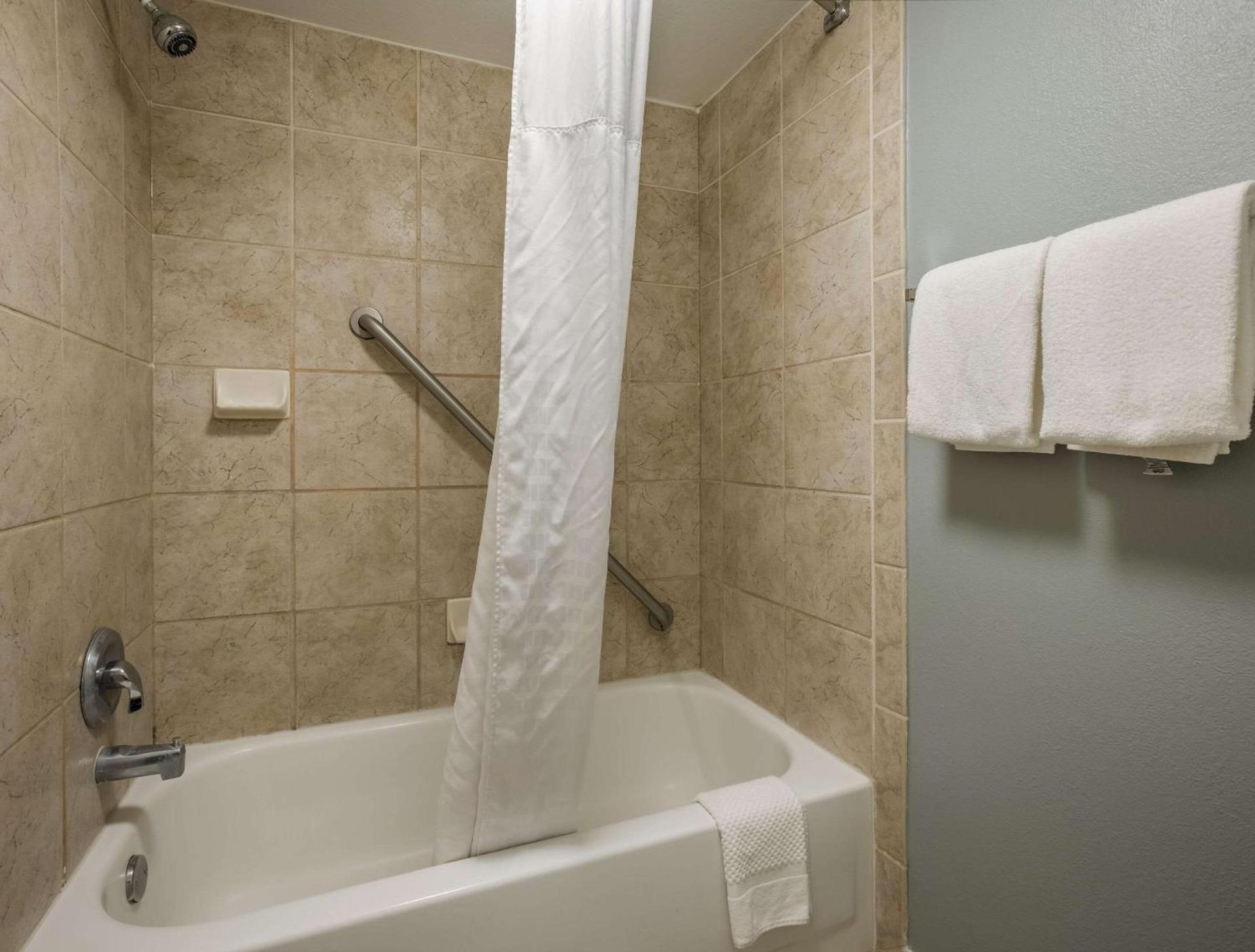 MainStay Suites Savannah Midtown photo 22