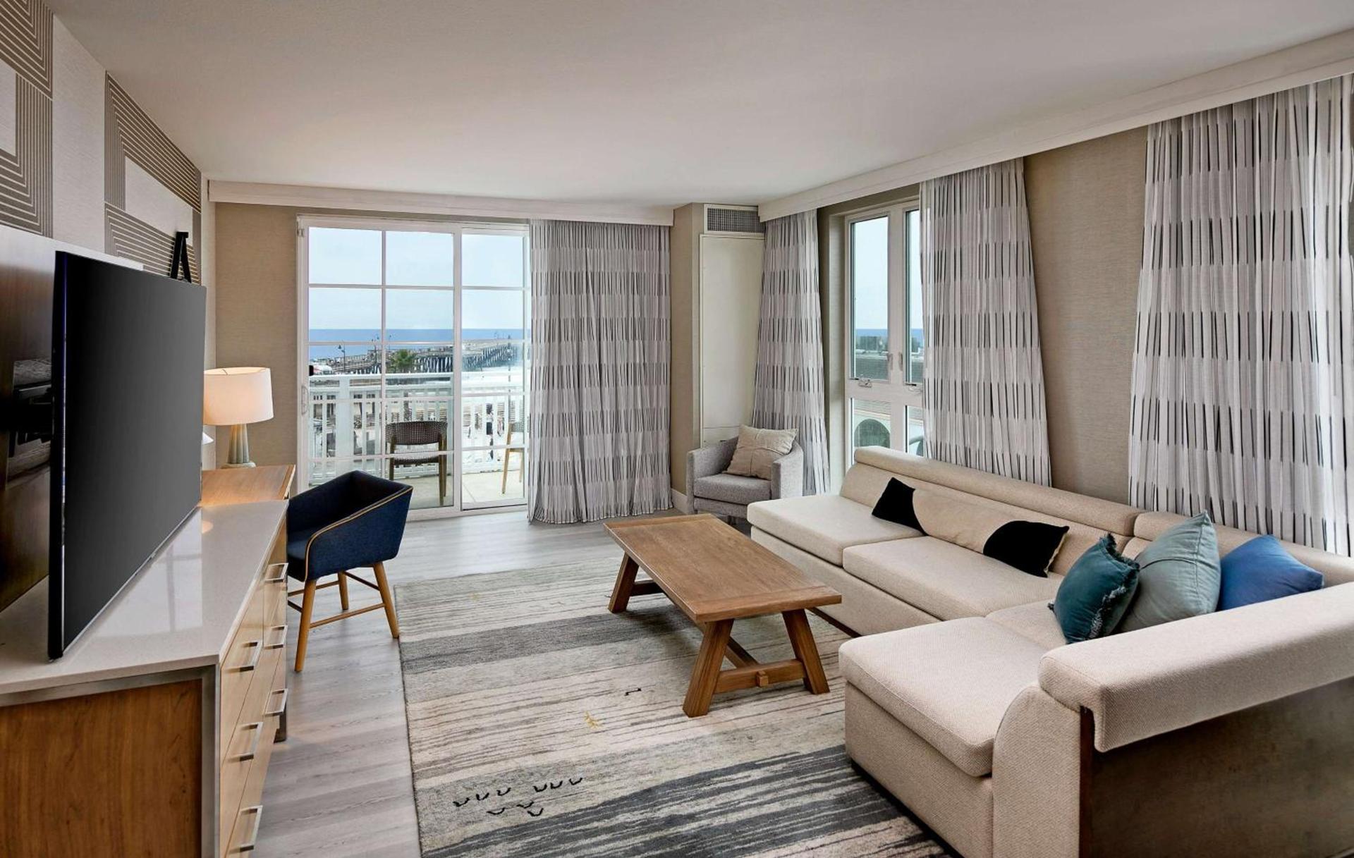 Inn at the Pier Pismo Beach, Curio Collection by Hilton photo 6