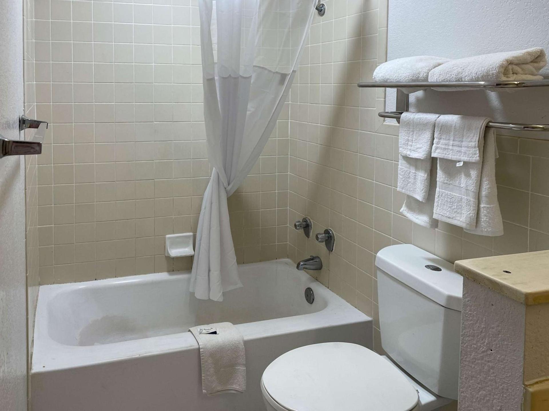 Motel 6 Opelika AL photo 6