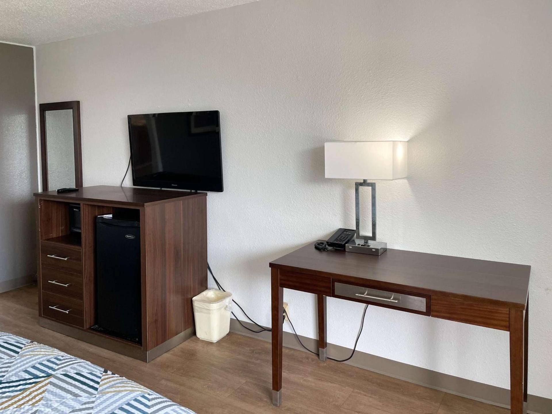 Motel 6 Opelika AL photo 4