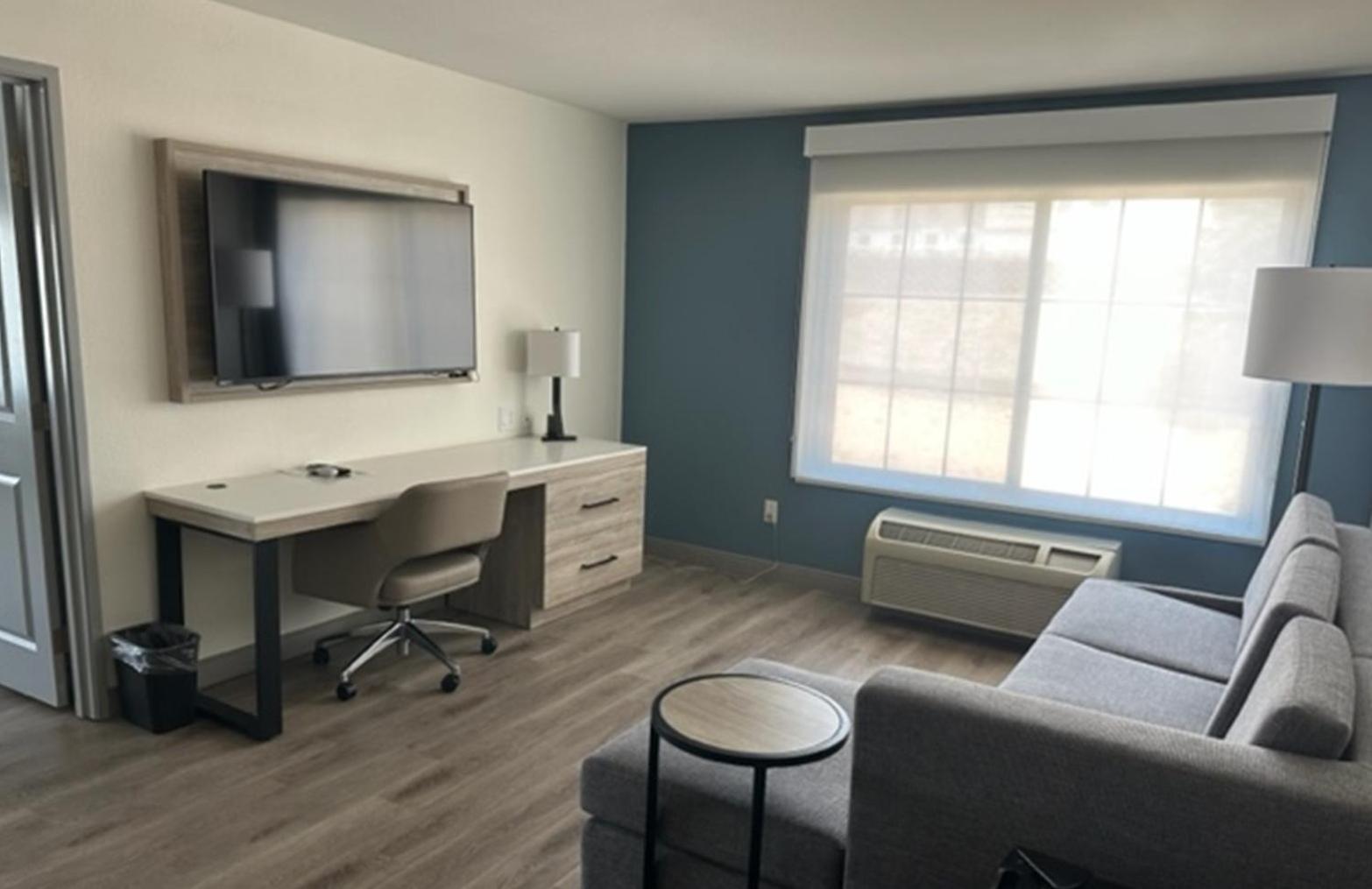 La Quinta Inn & Suites by Wyndham Albuquerque Midtown photo 28