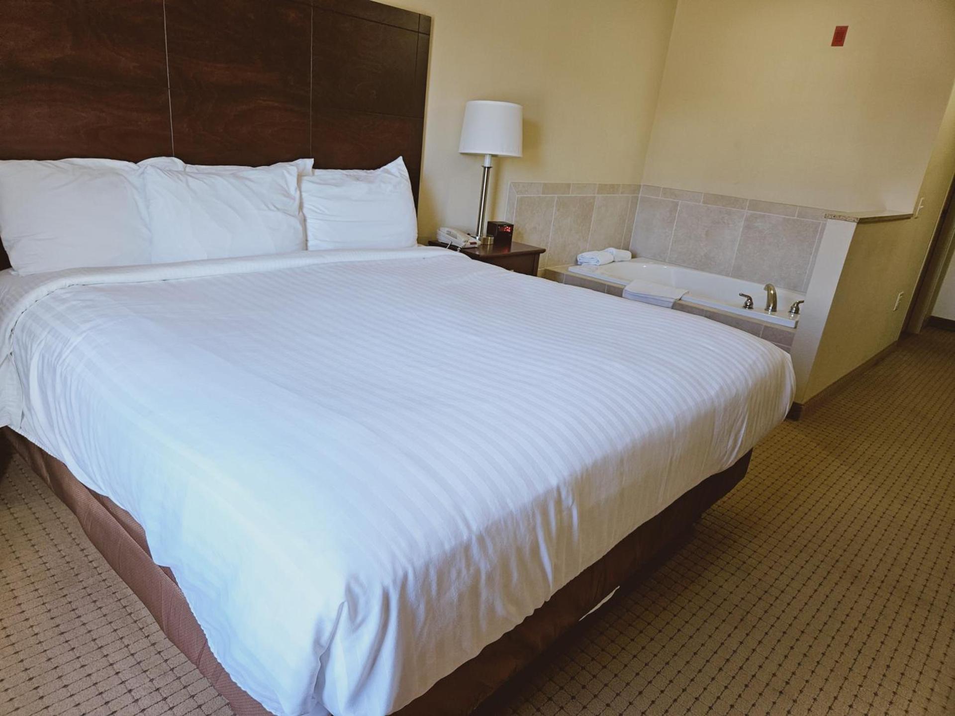 Cobblestone Inn & Suites - Bloomfield photo 21