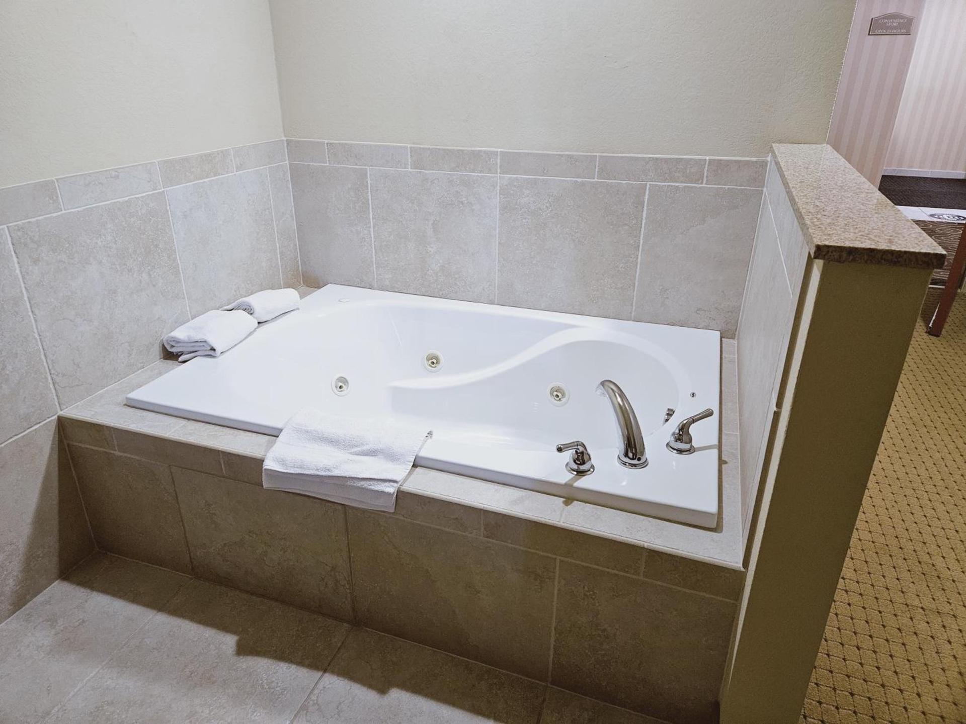 Cobblestone Inn & Suites - Bloomfield photo 32
