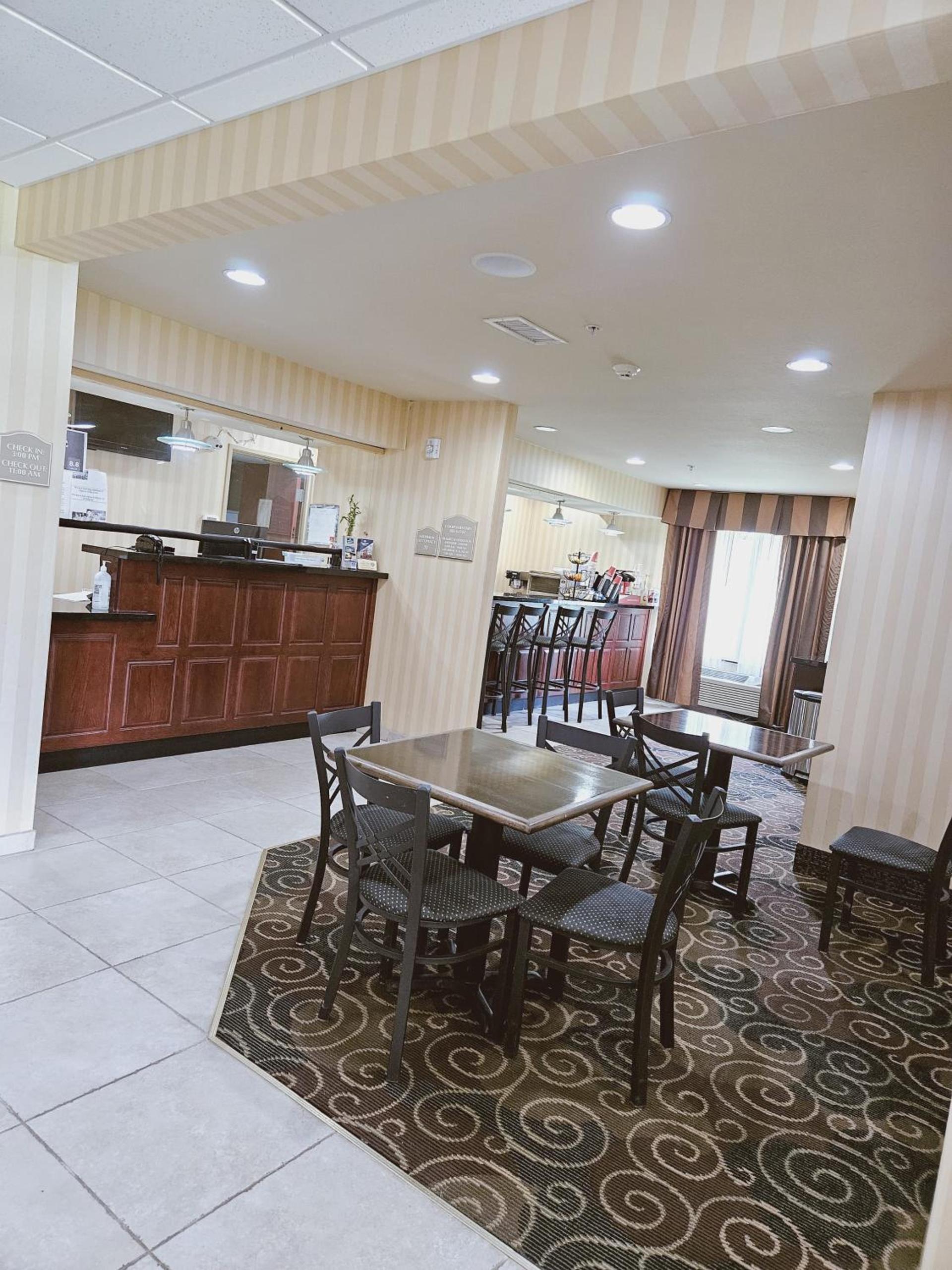 Cobblestone Inn & Suites - Bloomfield photo 24