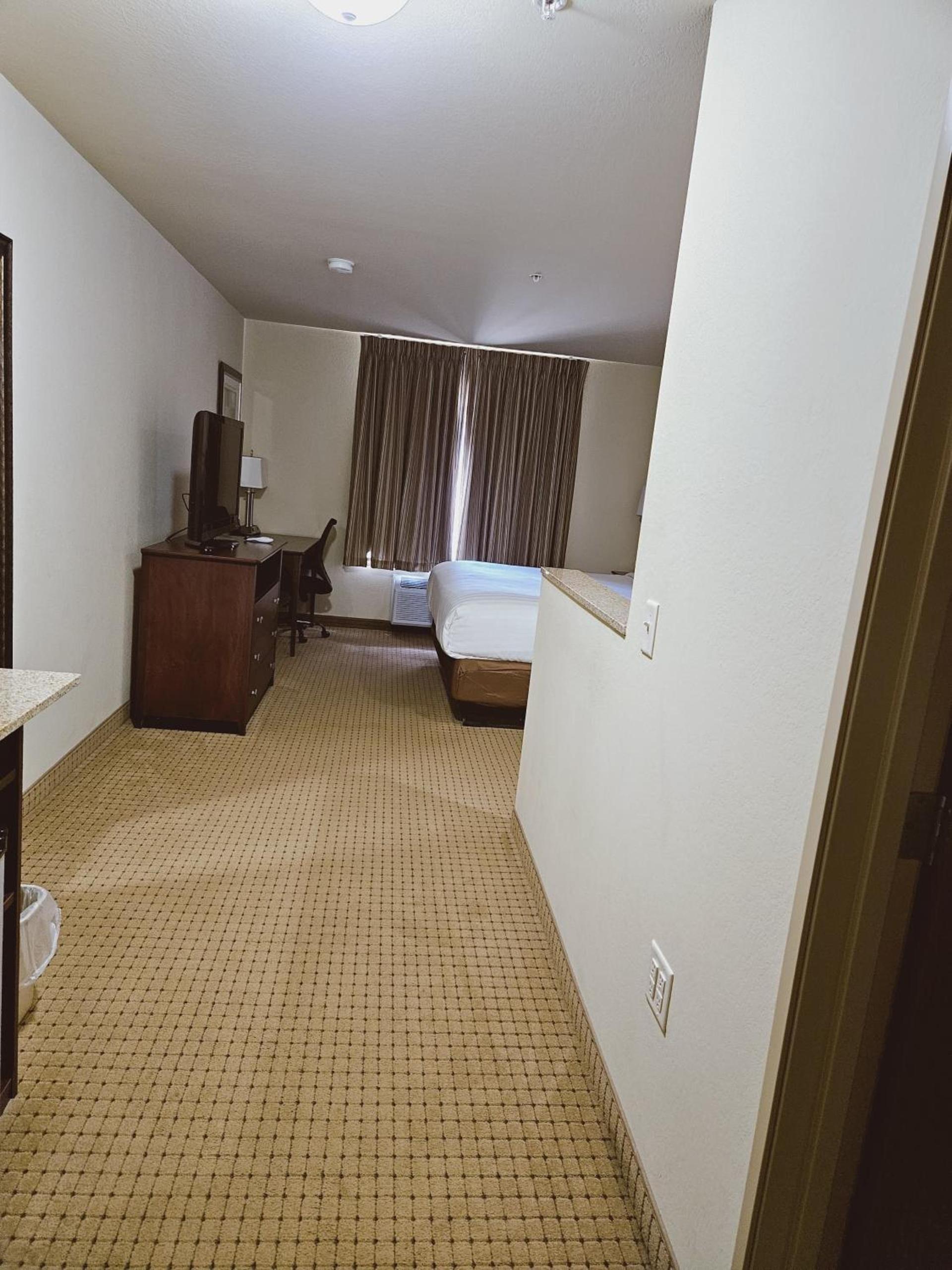 Cobblestone Inn & Suites - Bloomfield photo 22