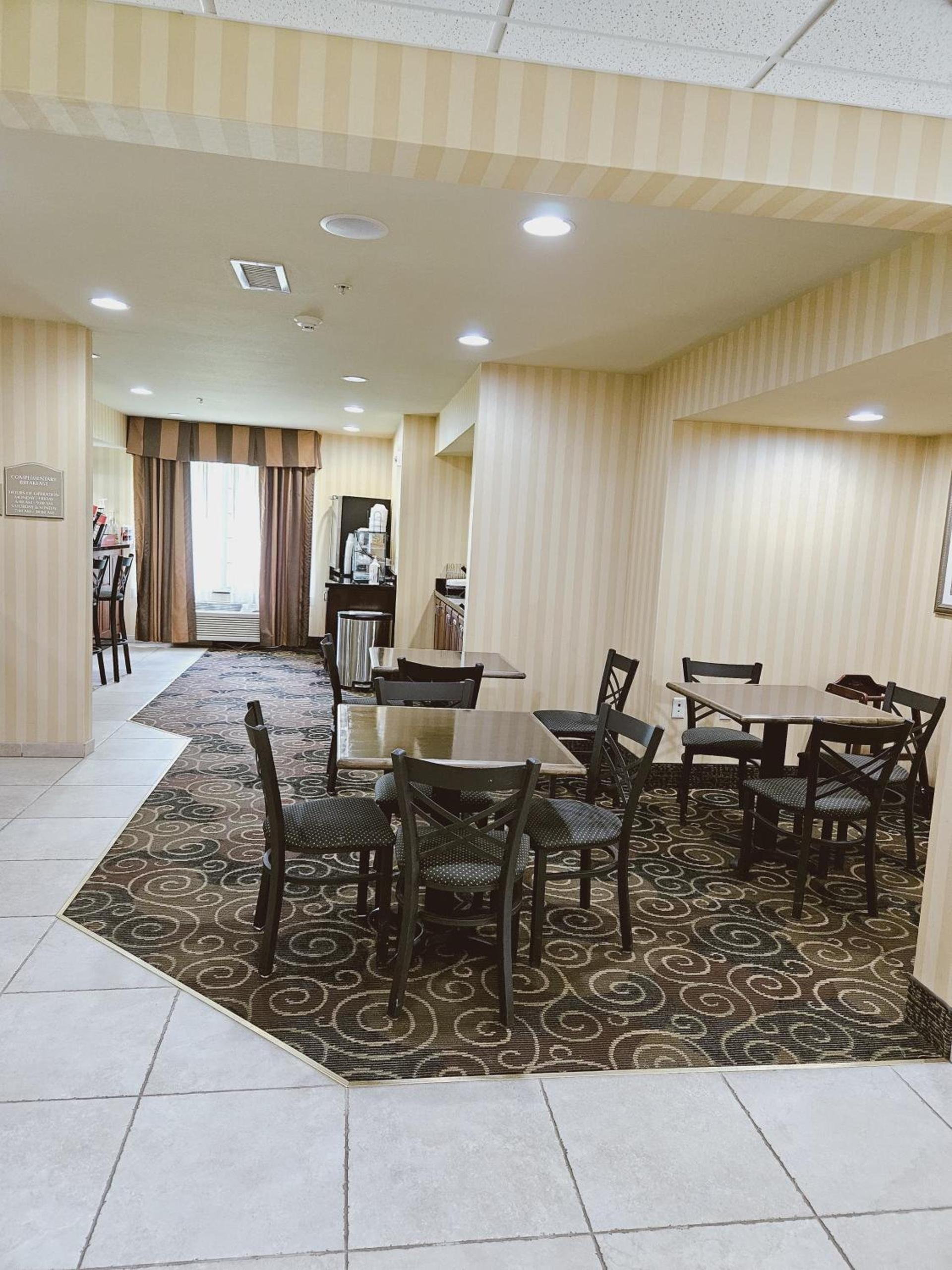 Cobblestone Inn & Suites - Bloomfield photo 29