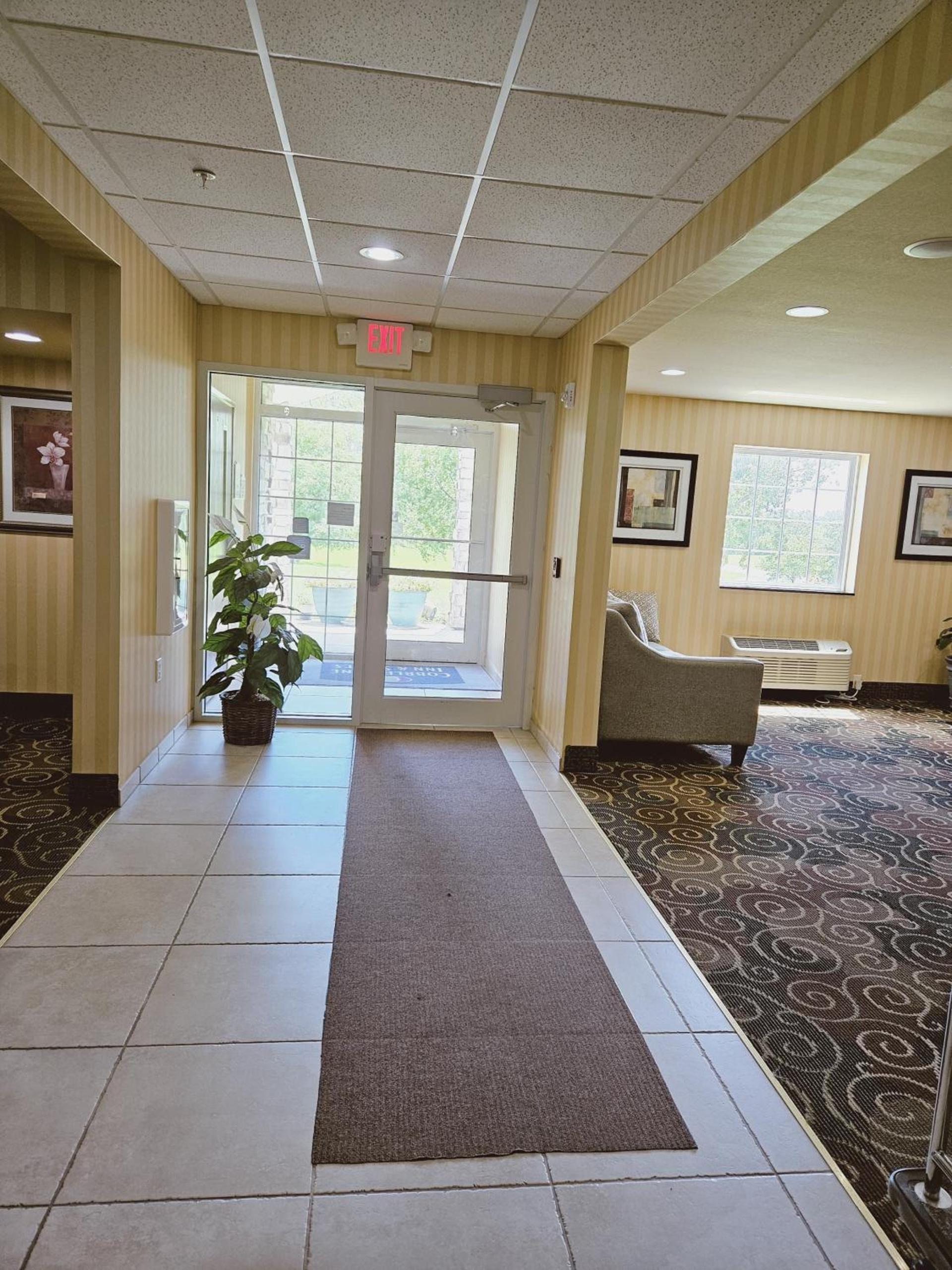 Cobblestone Inn & Suites - Bloomfield photo 31