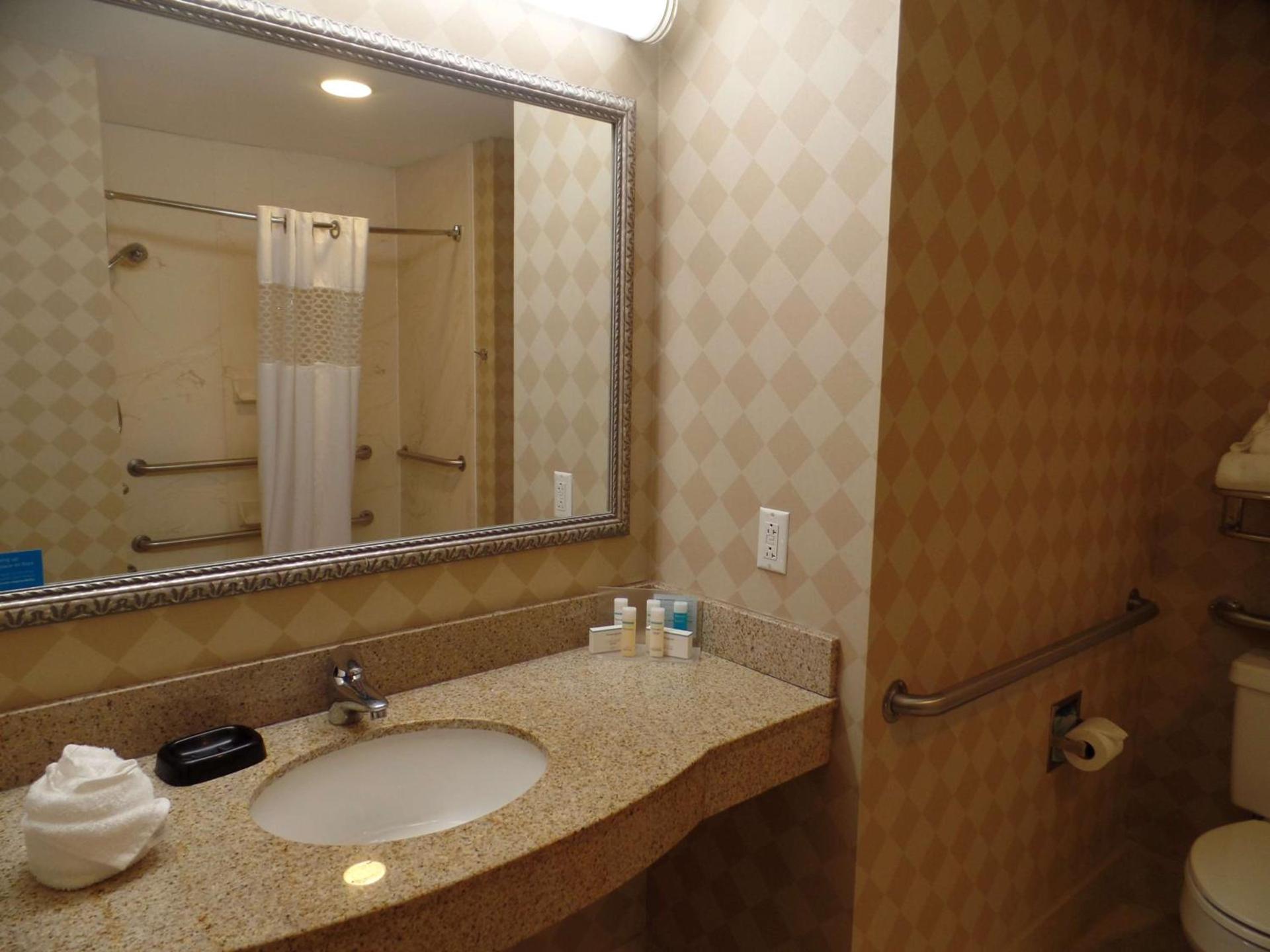 Hampton Inn Bowling Green photo 17