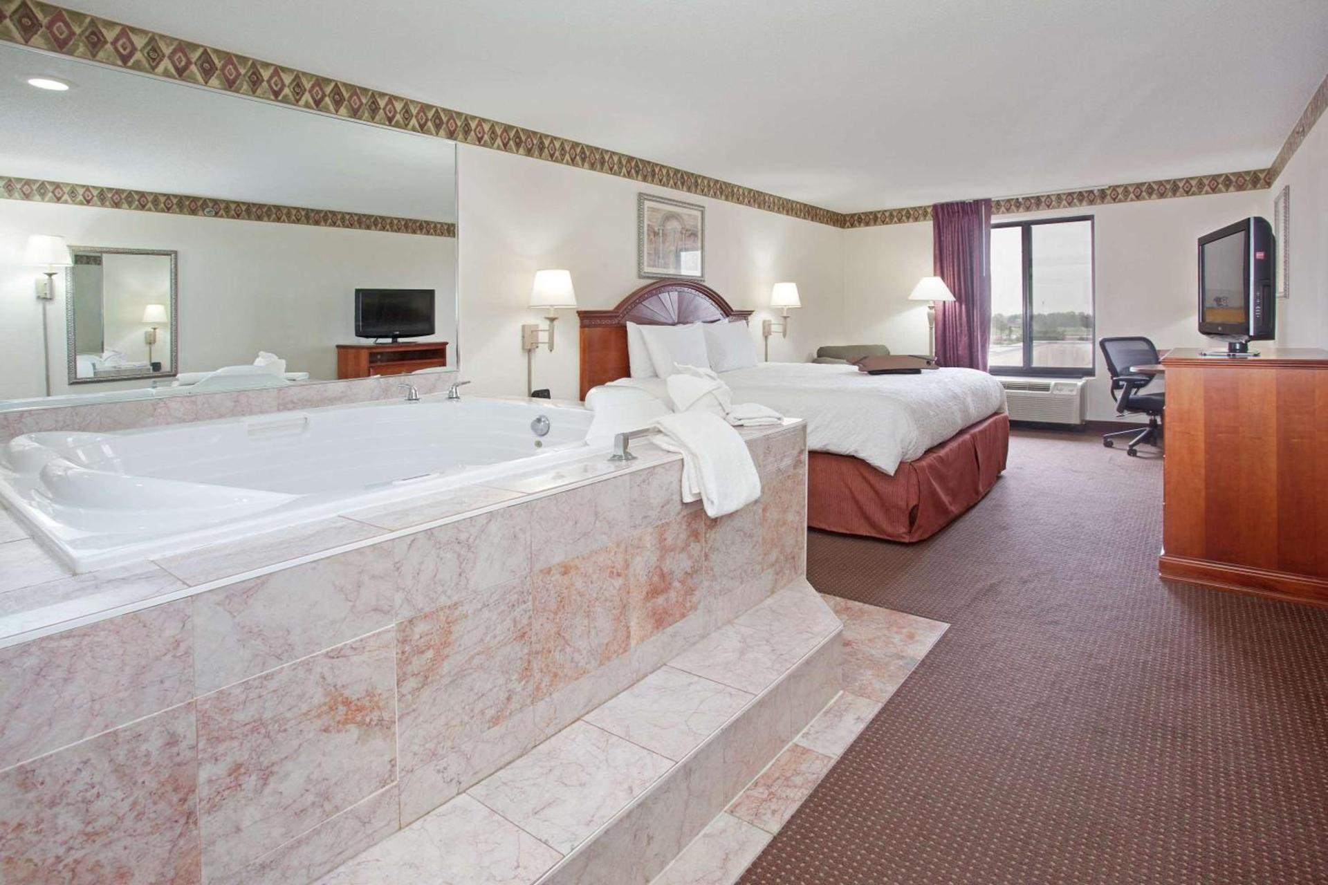 Hampton Inn Bowling Green photo 22