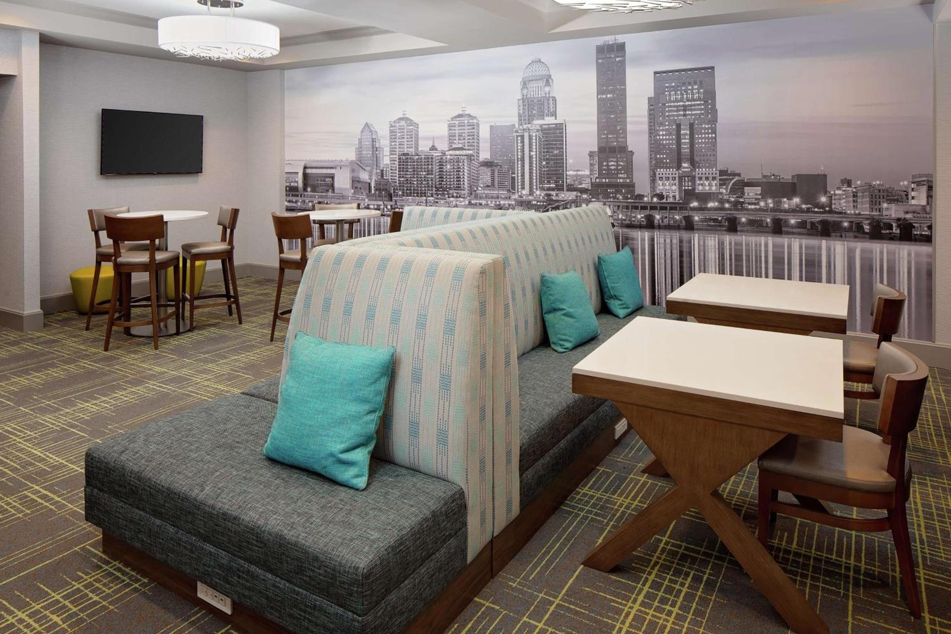 Hampton Inn Louisville Downtown photo 3
