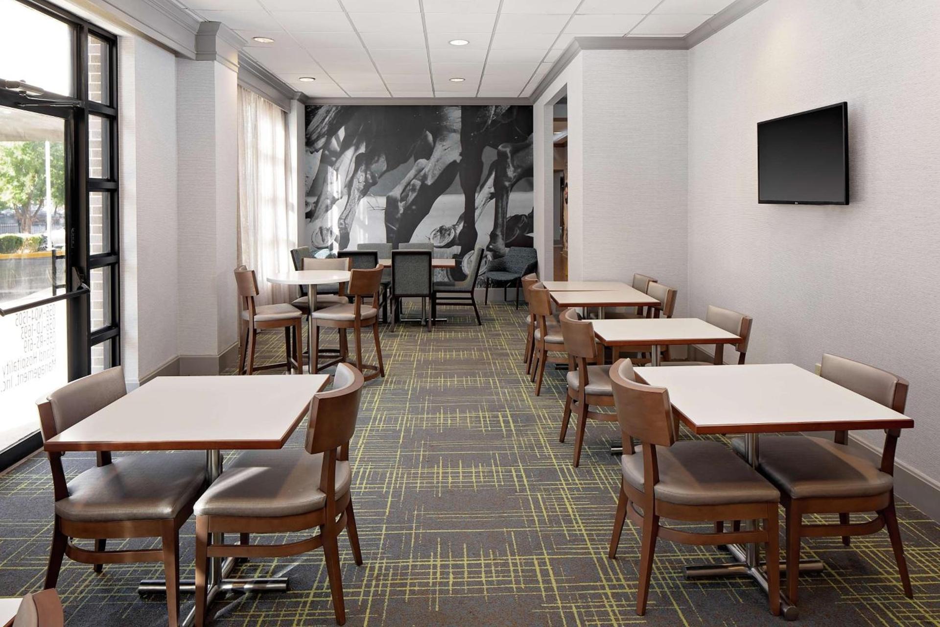 Hampton Inn Louisville Downtown photo 6