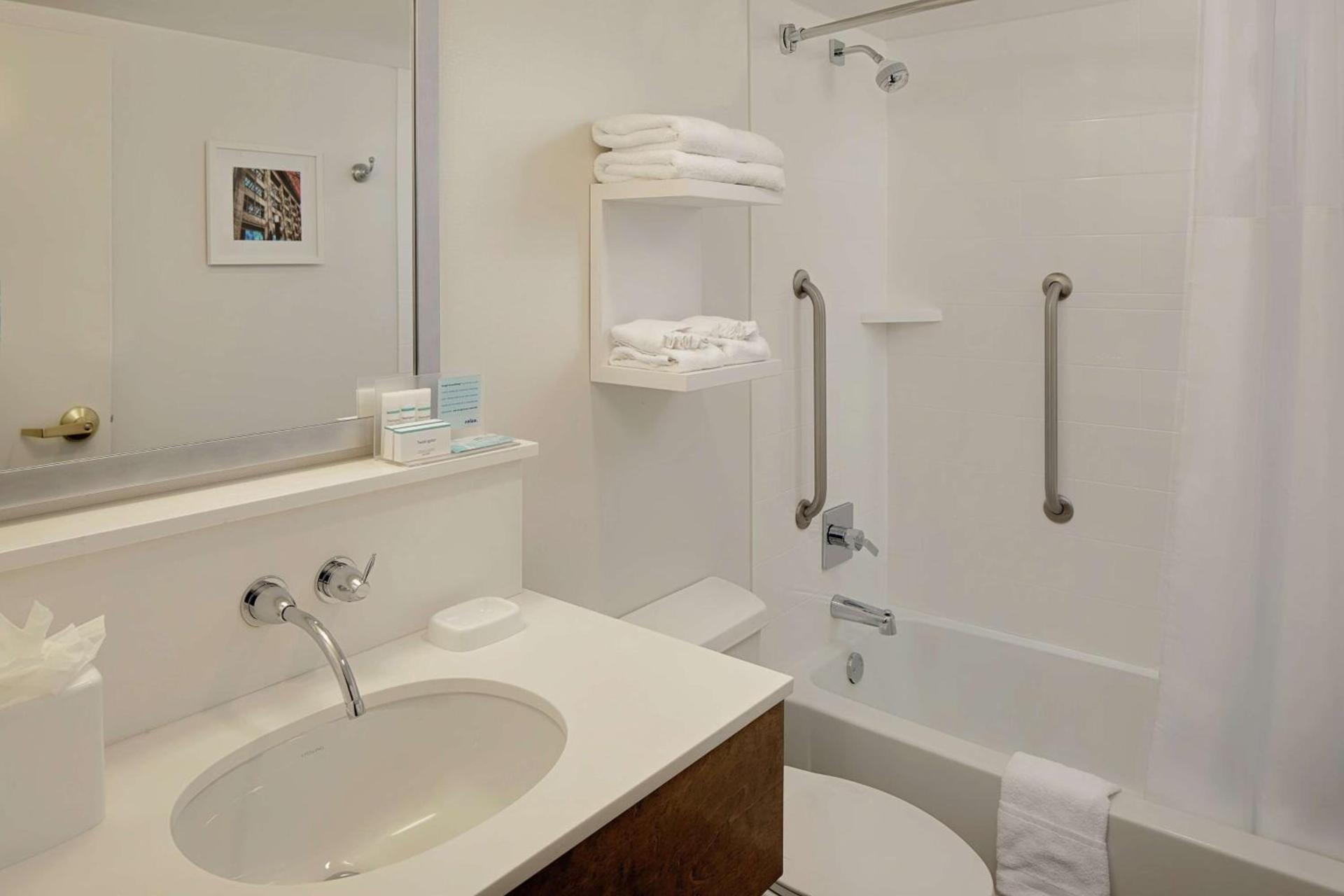 Hampton Inn Louisville Downtown photo 28