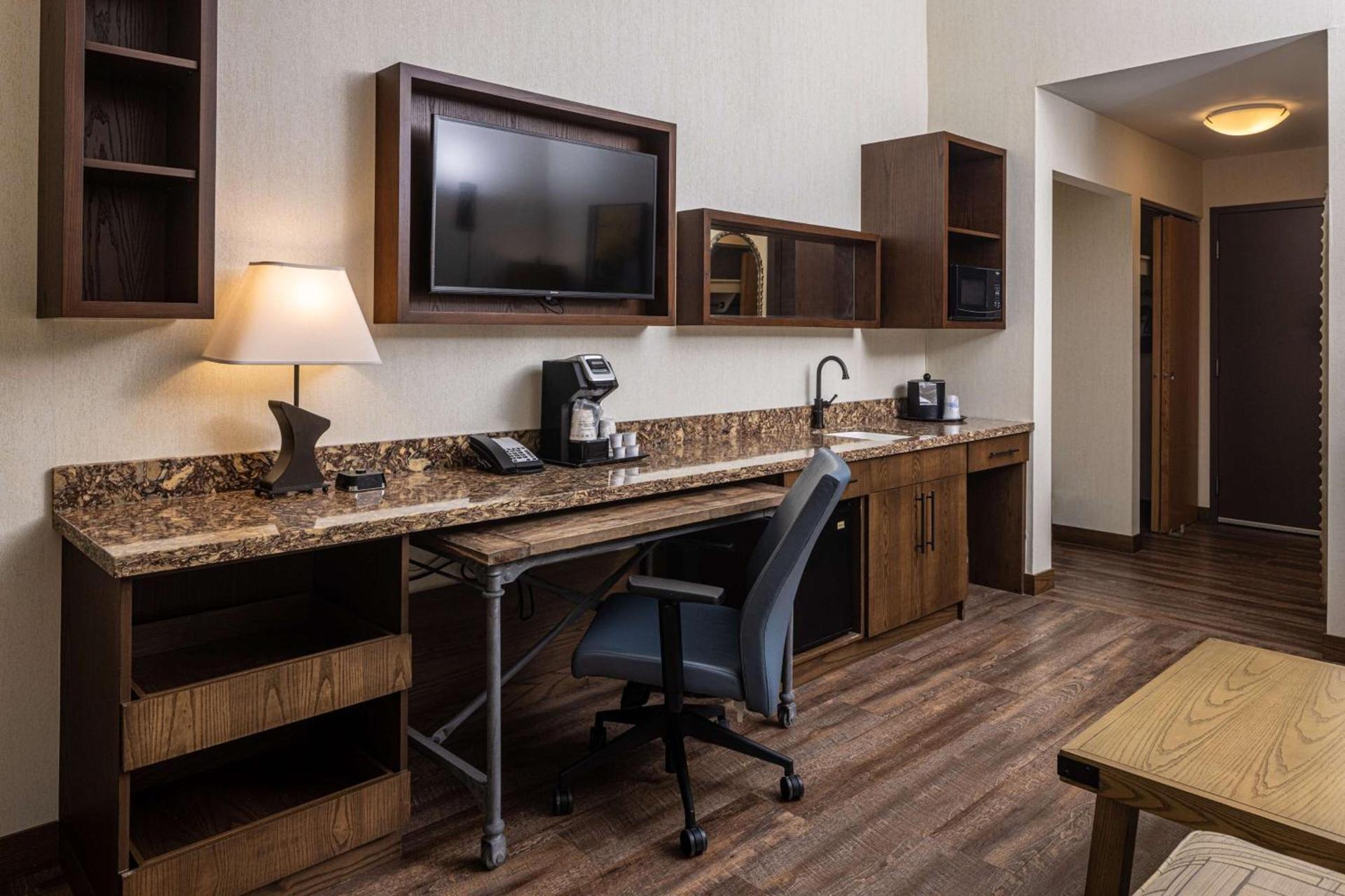 Best Western Plus Franciscan Square Inn & Suites Steubenville photo 20