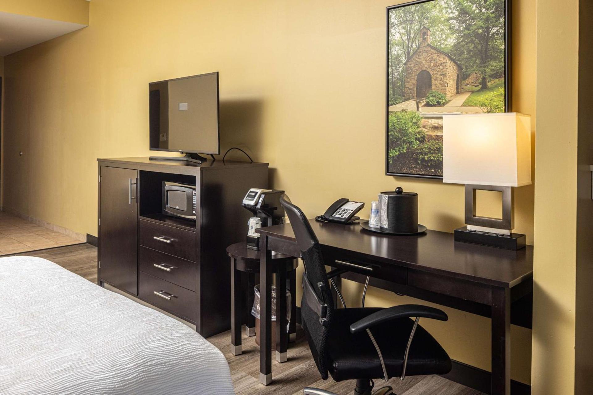 Best Western Plus Franciscan Square Inn & Suites Steubenville photo 22
