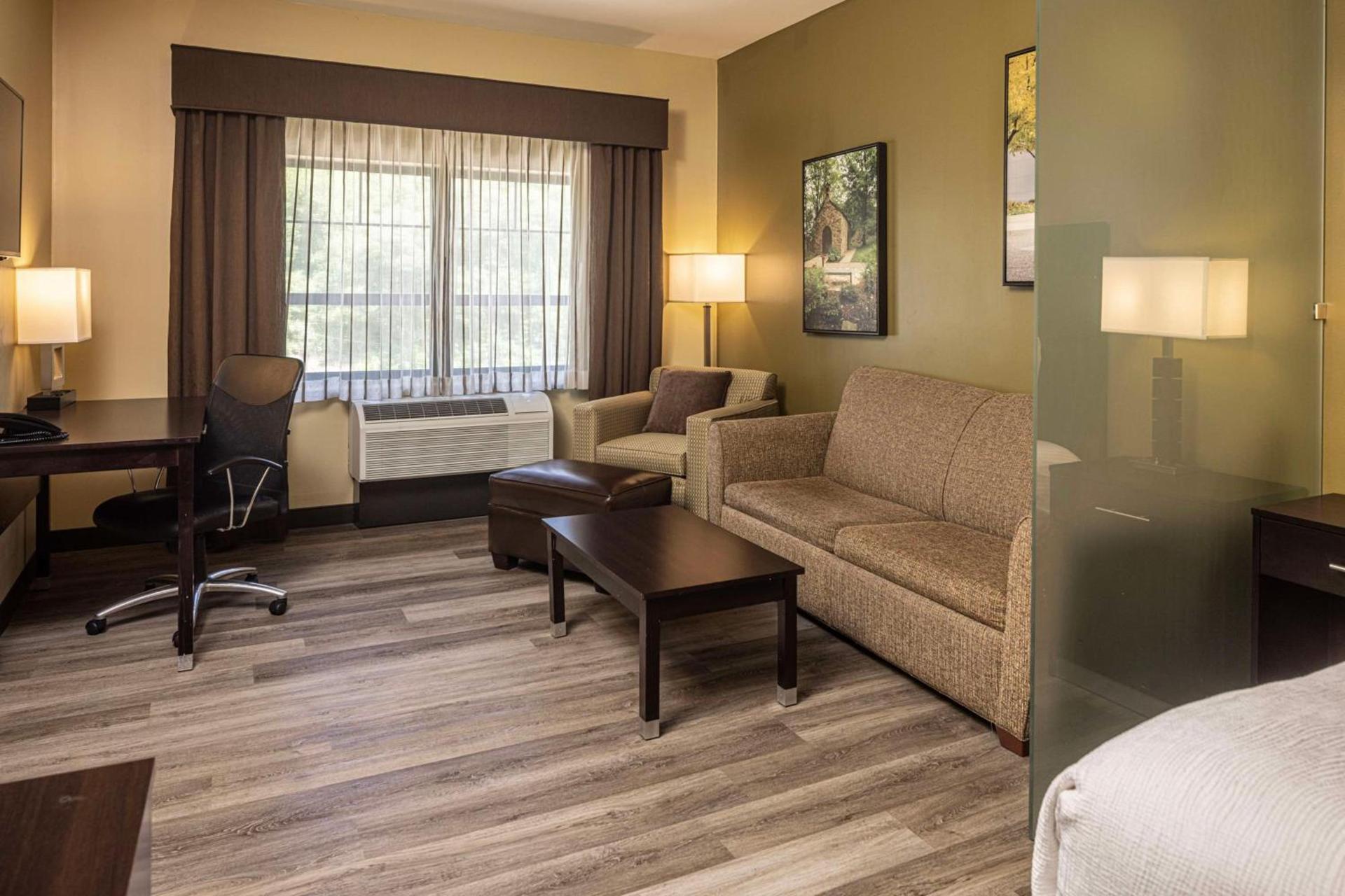 Best Western Plus Franciscan Square Inn & Suites Steubenville photo 34