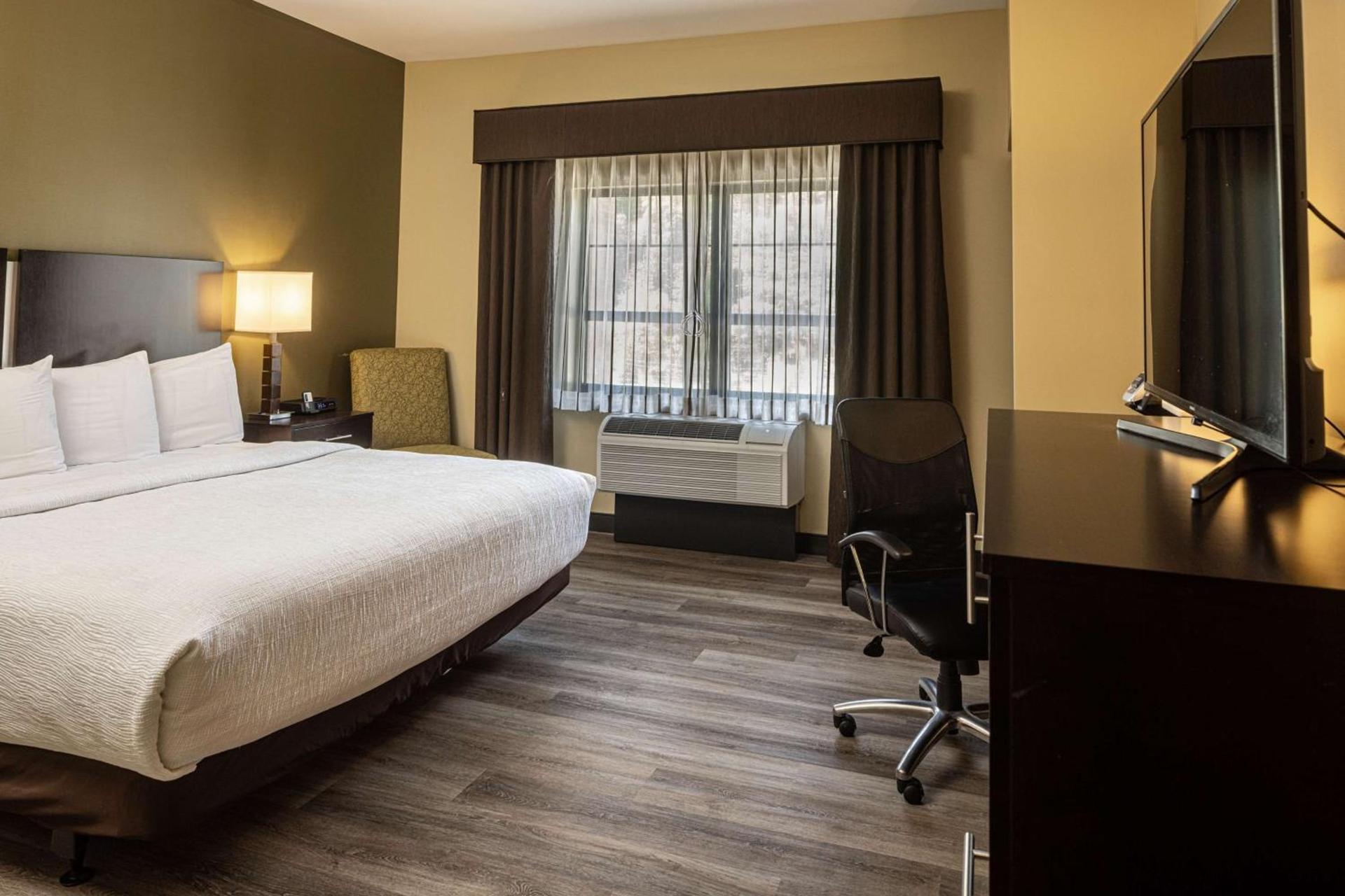 Best Western Plus Franciscan Square Inn & Suites Steubenville photo 38