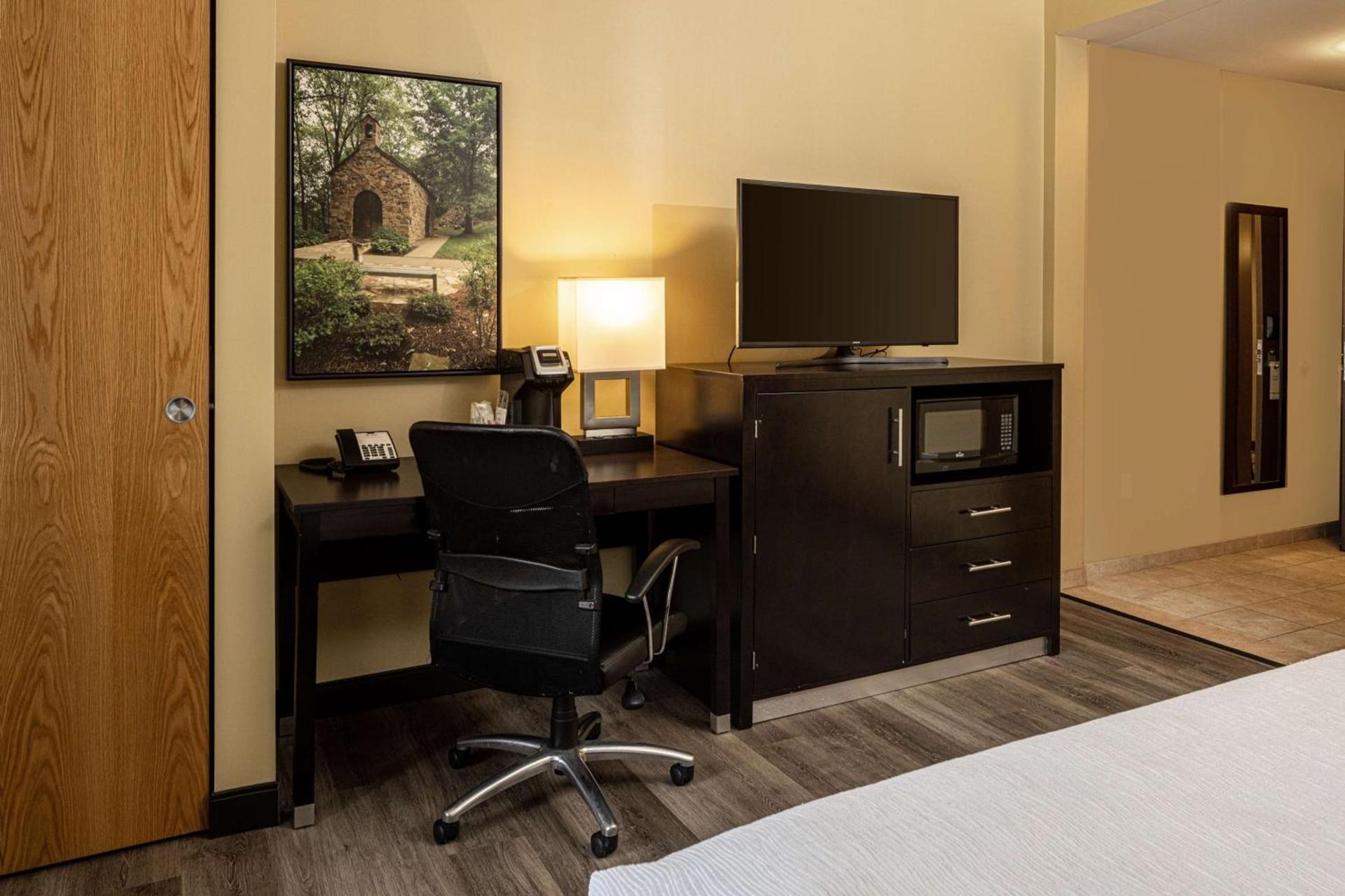Best Western Plus Franciscan Square Inn & Suites Steubenville photo 39
