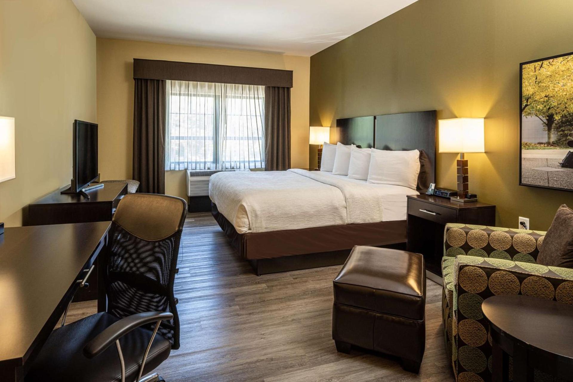Best Western Plus Franciscan Square Inn & Suites Steubenville photo 40