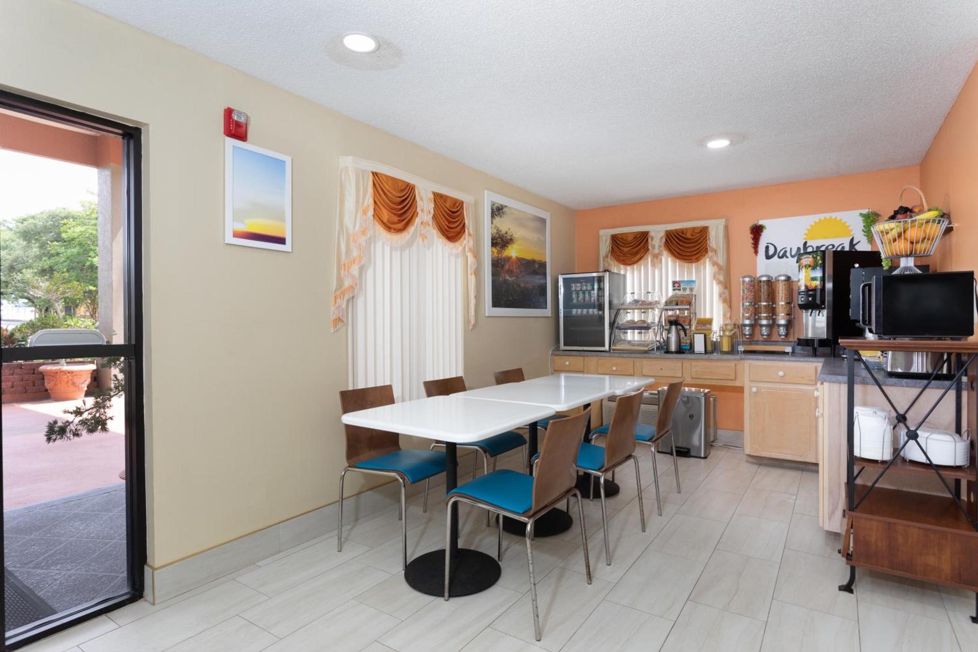 Days Inn by Wyndham Chipley photo 34