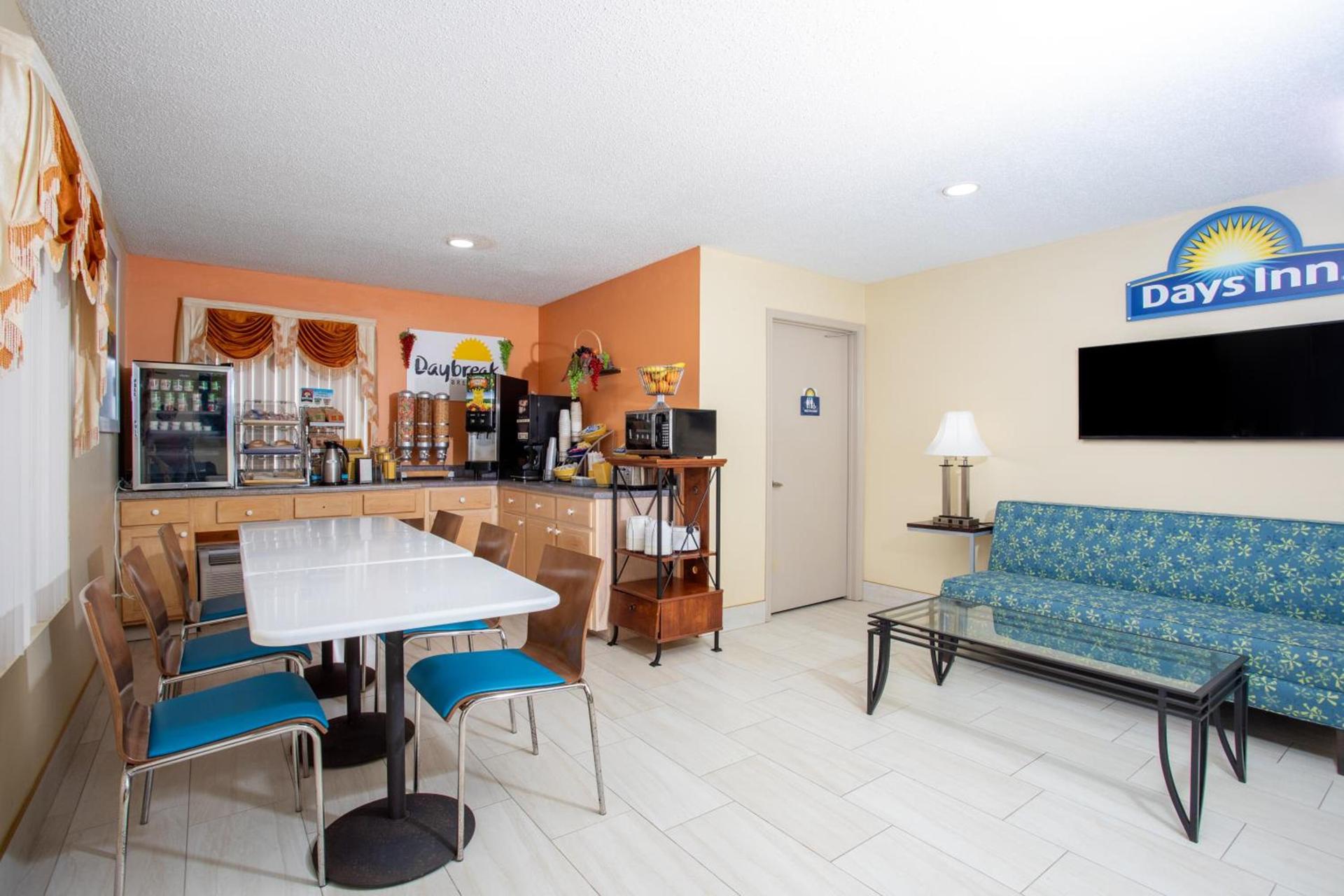 Days Inn by Wyndham Chipley photo 33