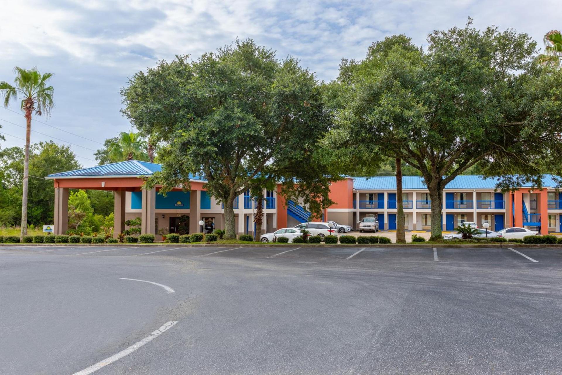 Days Inn by Wyndham Chipley photo 32
