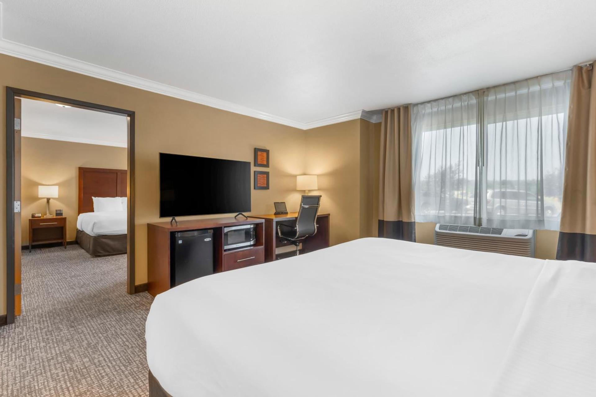 Comfort Inn & Suites Redwood Country photo 81