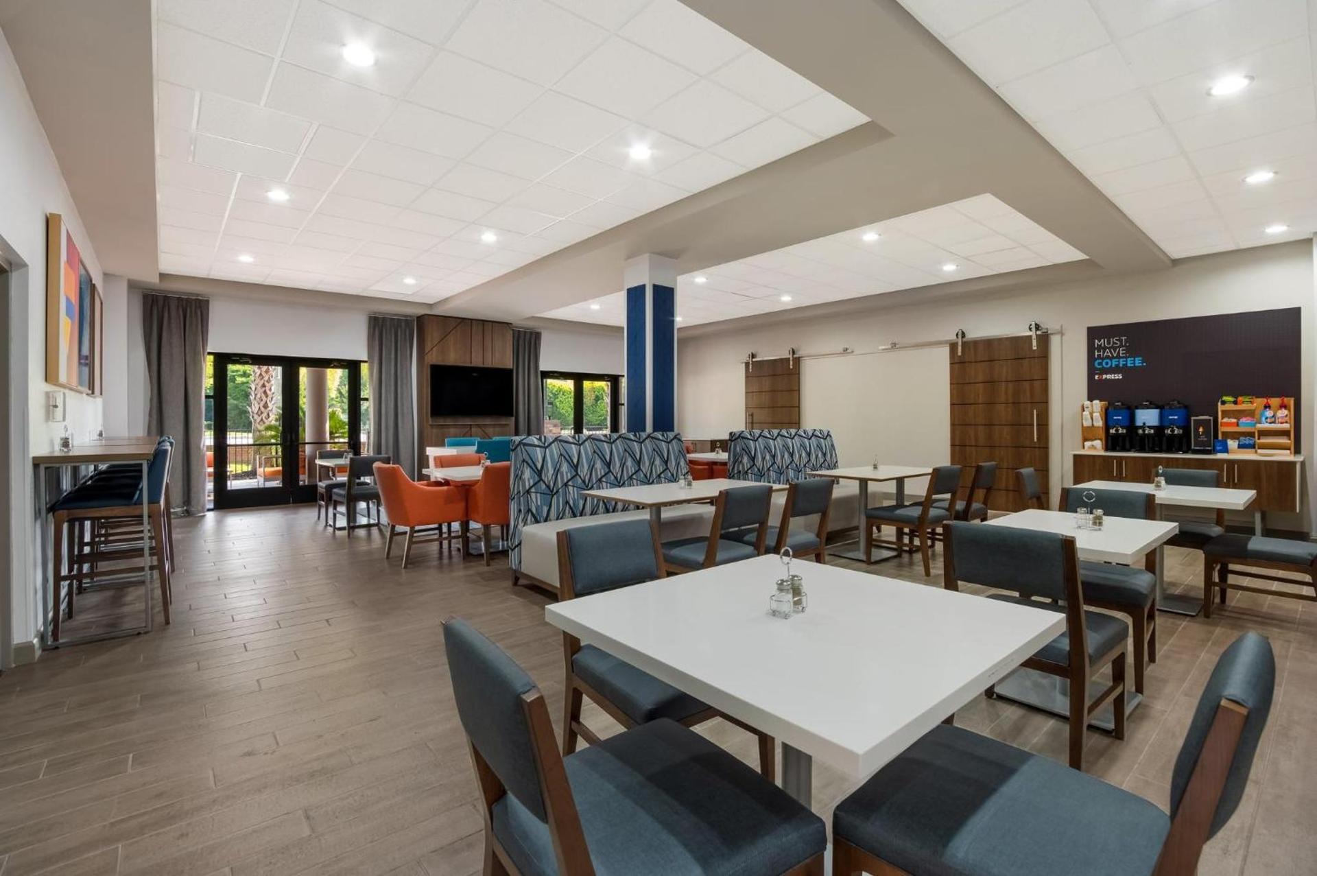 Holiday Inn Express & Suites Lexington by IHG photo 22