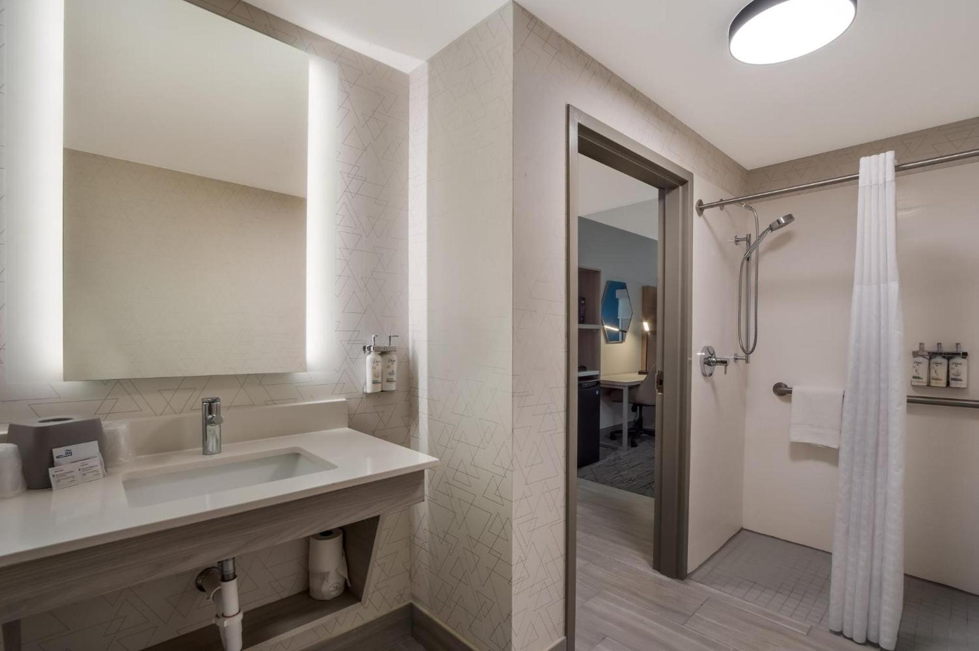 Holiday Inn Express & Suites Lexington by IHG photo 17
