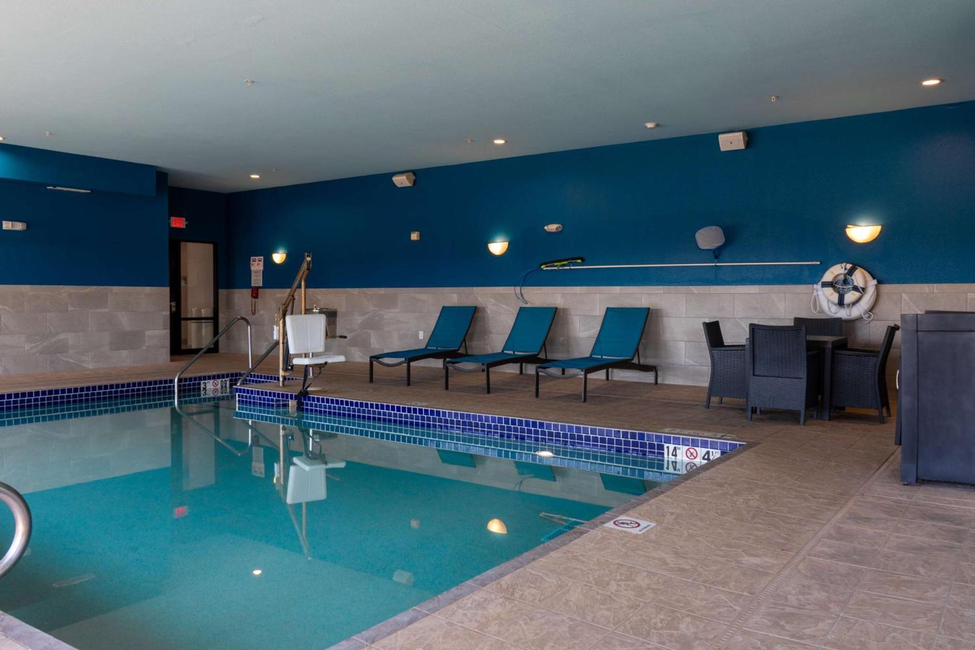 Hampton Inn Elkhorn Lake Geneva Area photo 8