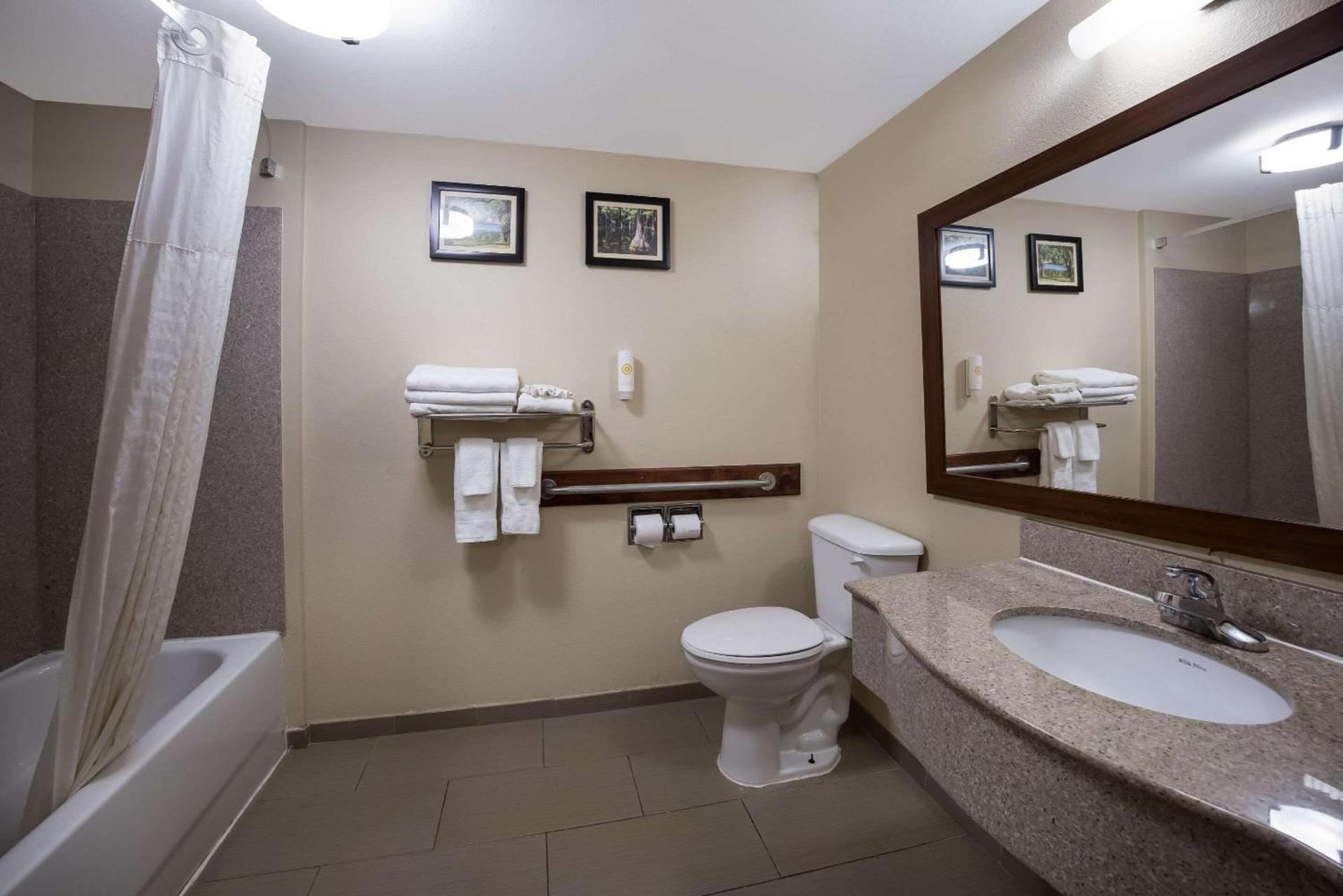 Comfort Inn & Suites Midway - Tallahassee West photo 12