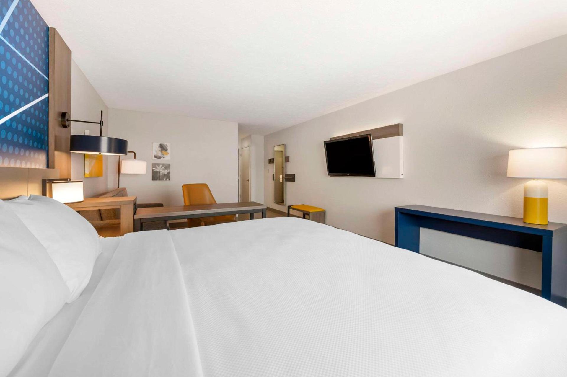 Comfort Inn Edinburgh - Columbus photo 22