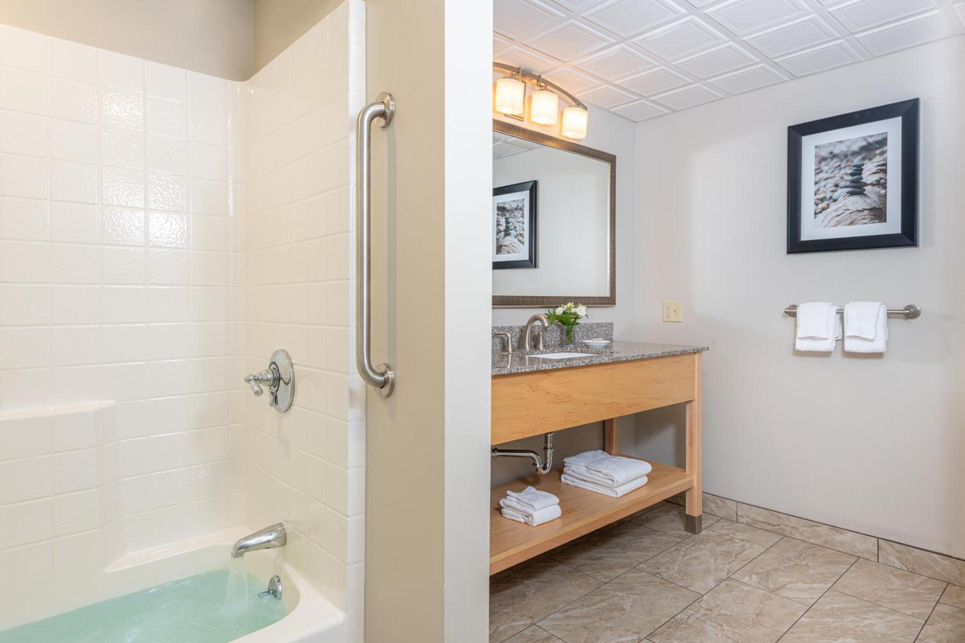Atlantic Oceanside Hotel & Conference Center photo 61
