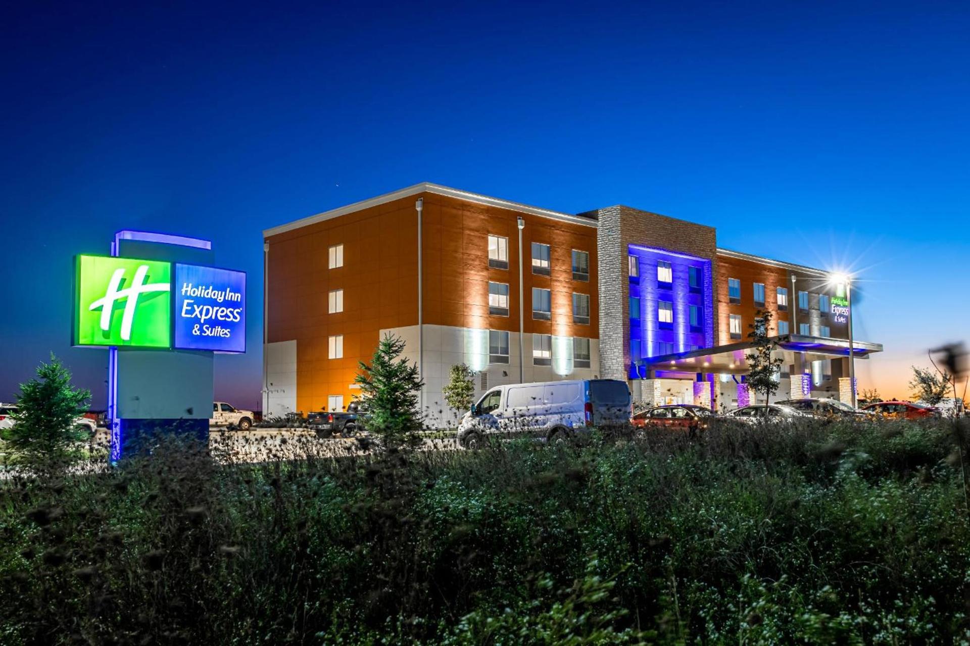 Holiday Inn Express & Suites - Rantoul by IHG photo 2