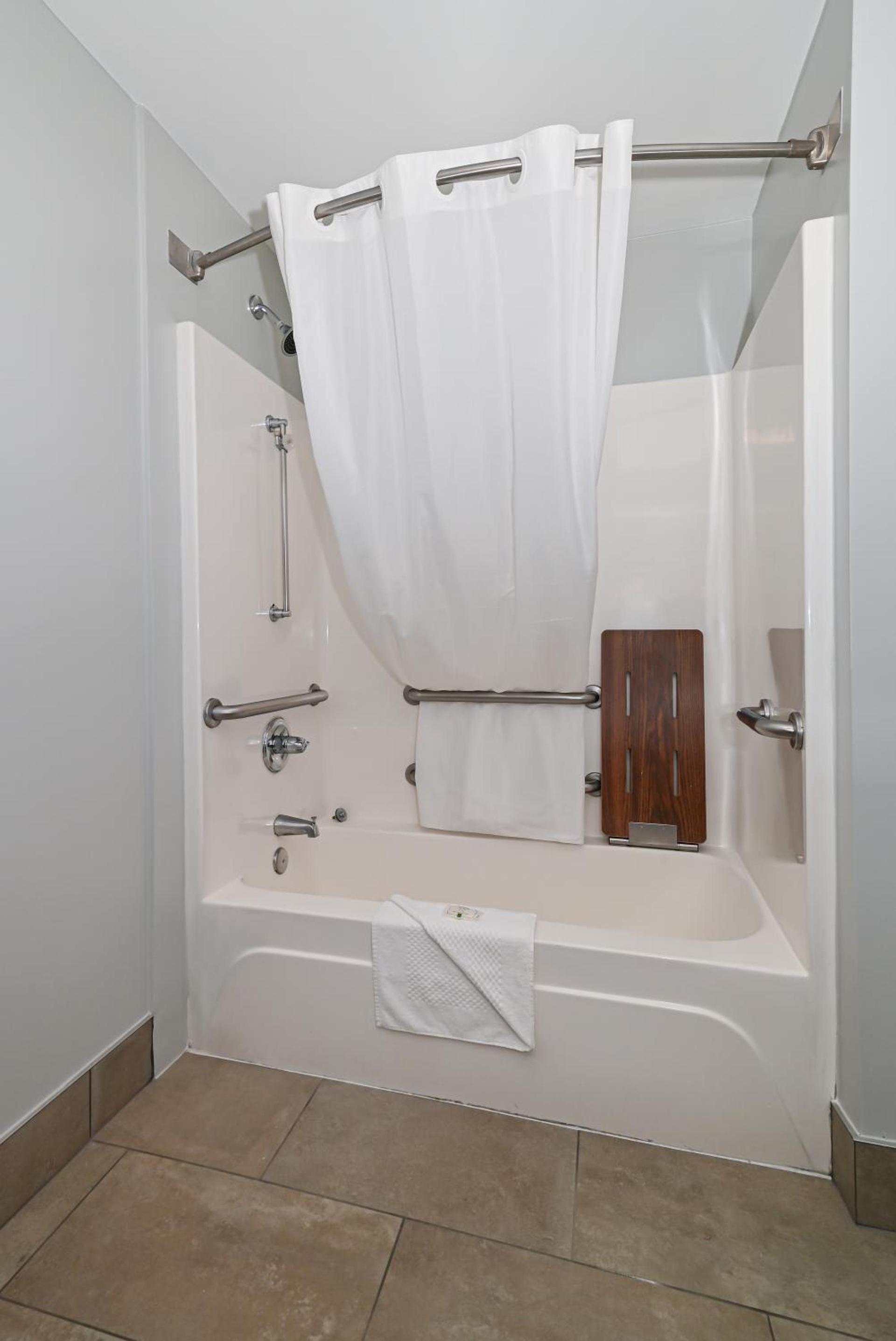 Quality Inn & Suites Matthews - Charlotte photo 54