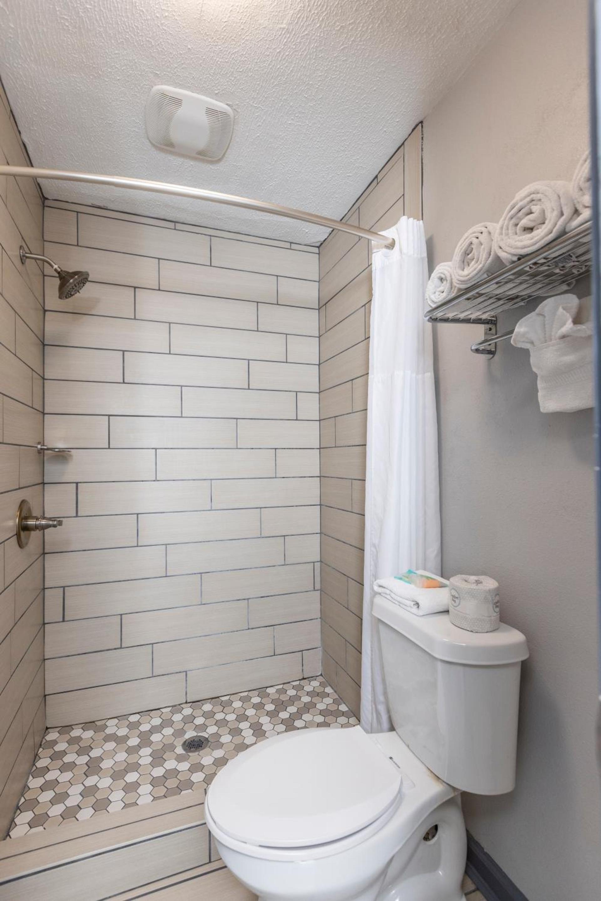 Butler Inn photo 46