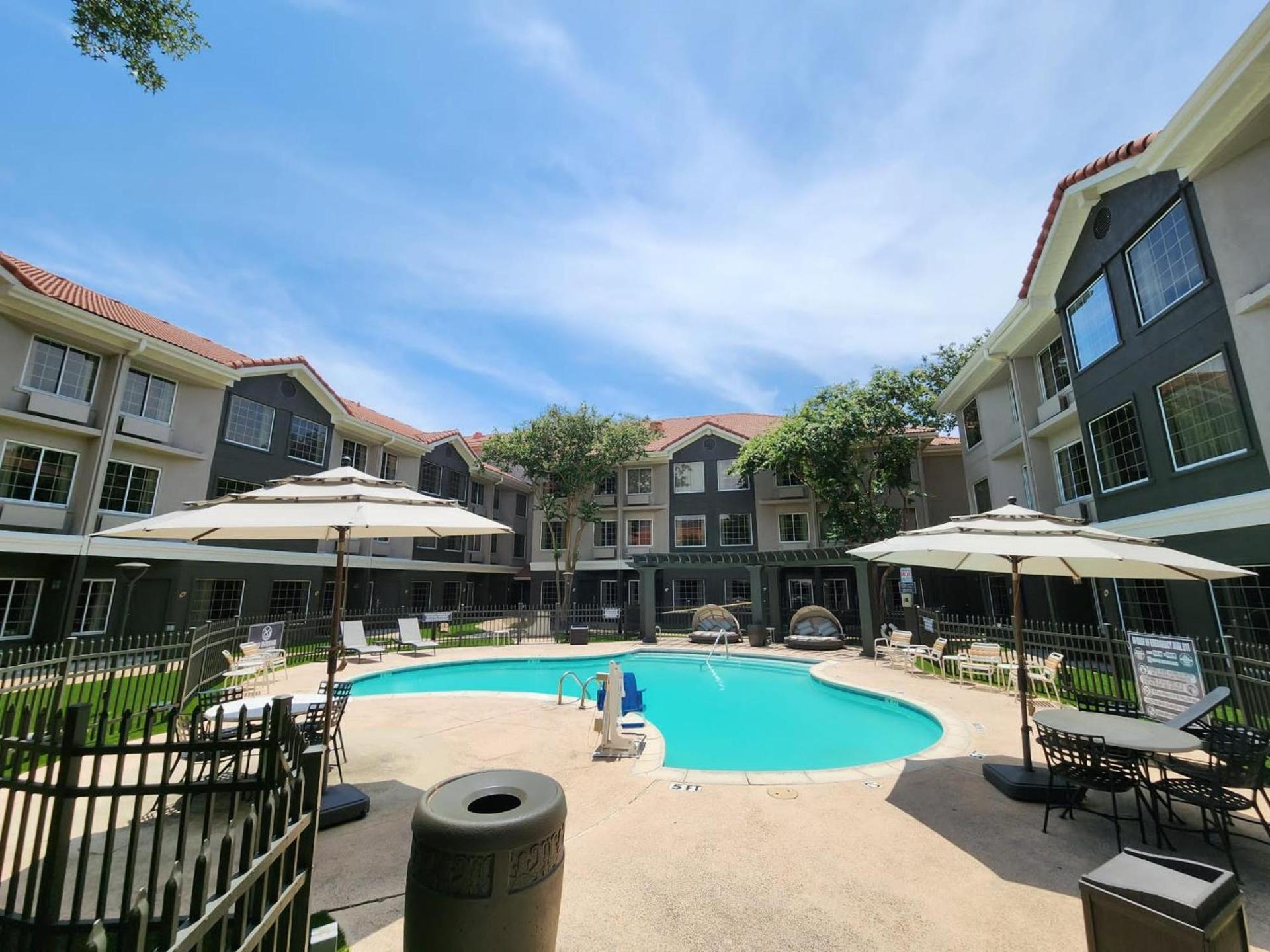 La Quinta by Wyndham Dallas - Addison Galleria photo 26