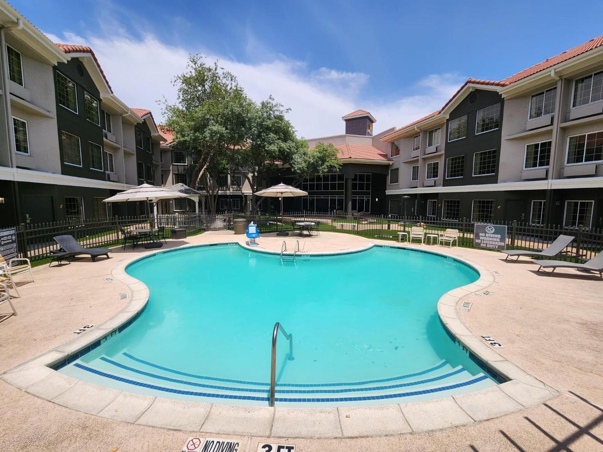 La Quinta by Wyndham Dallas - Addison Galleria photo 27