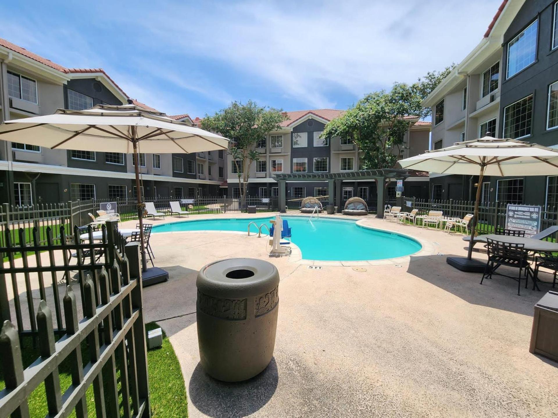 La Quinta by Wyndham Dallas - Addison Galleria photo 13