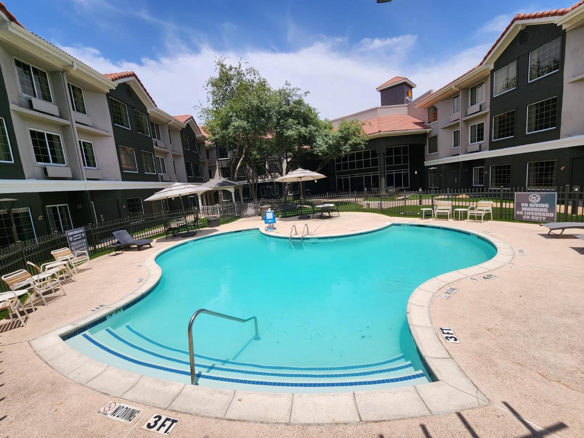 La Quinta by Wyndham Dallas - Addison Galleria photo 9