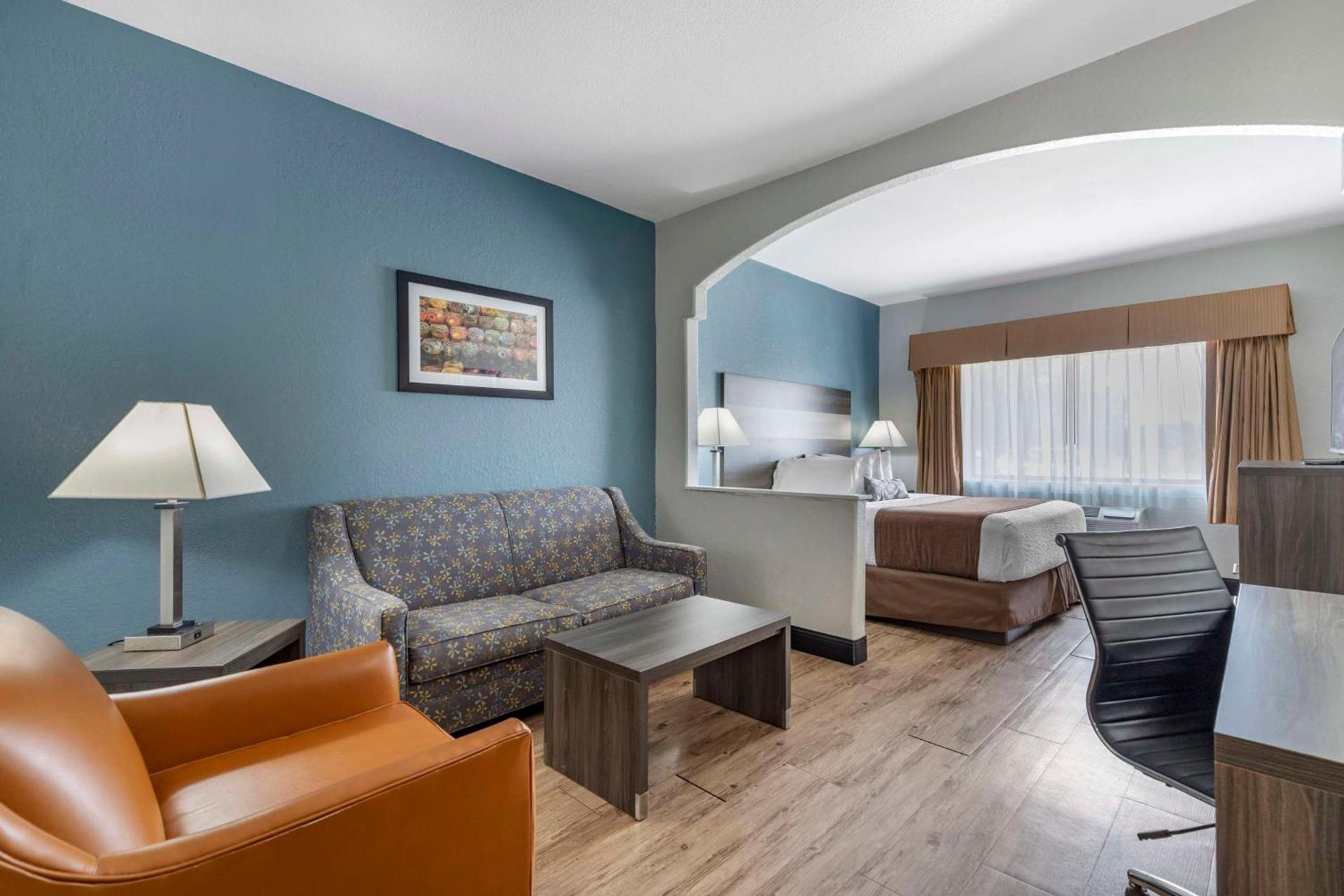 Best Western Plus Victoria Inn & Suites photo 23