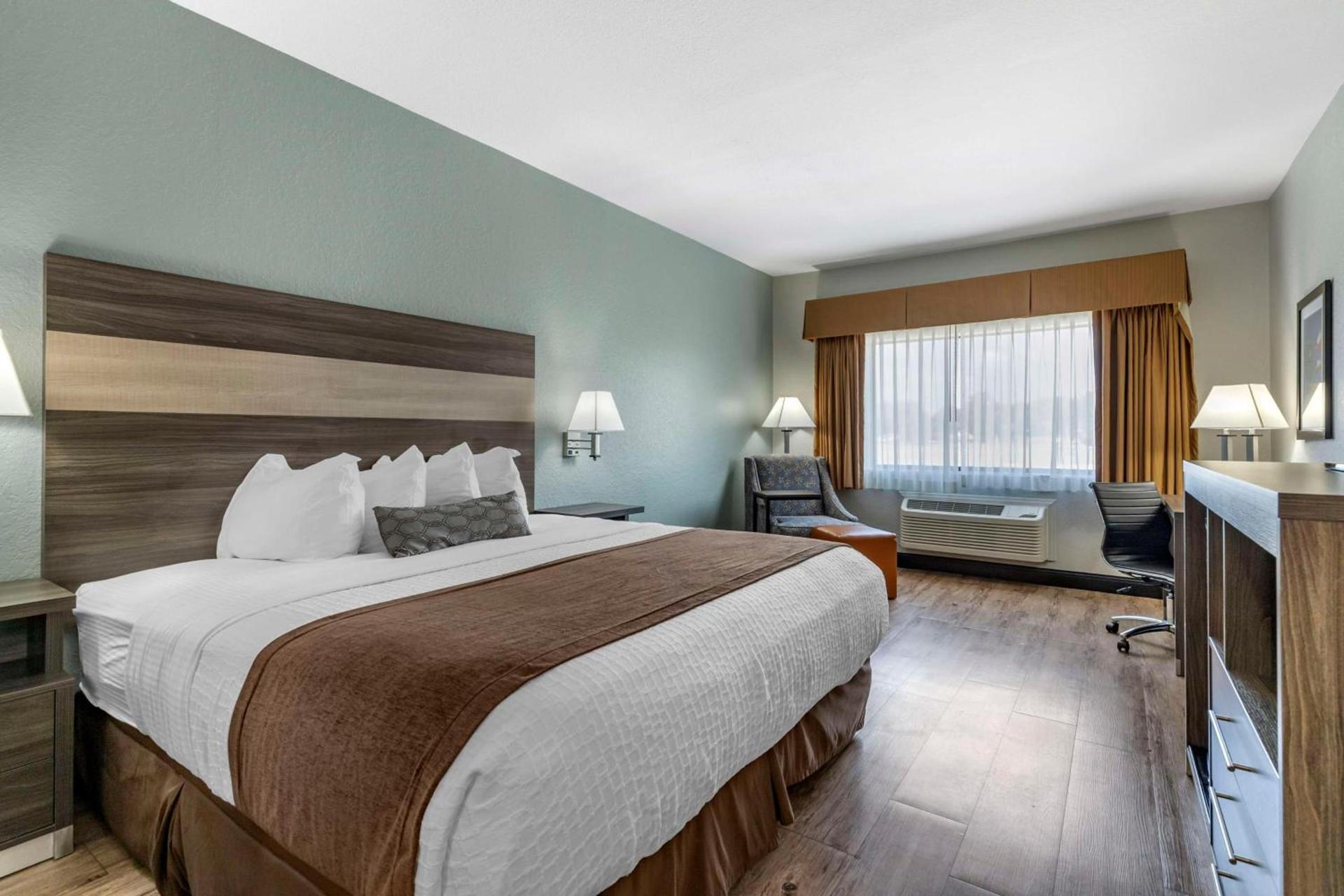 Best Western Plus Victoria Inn & Suites photo 32