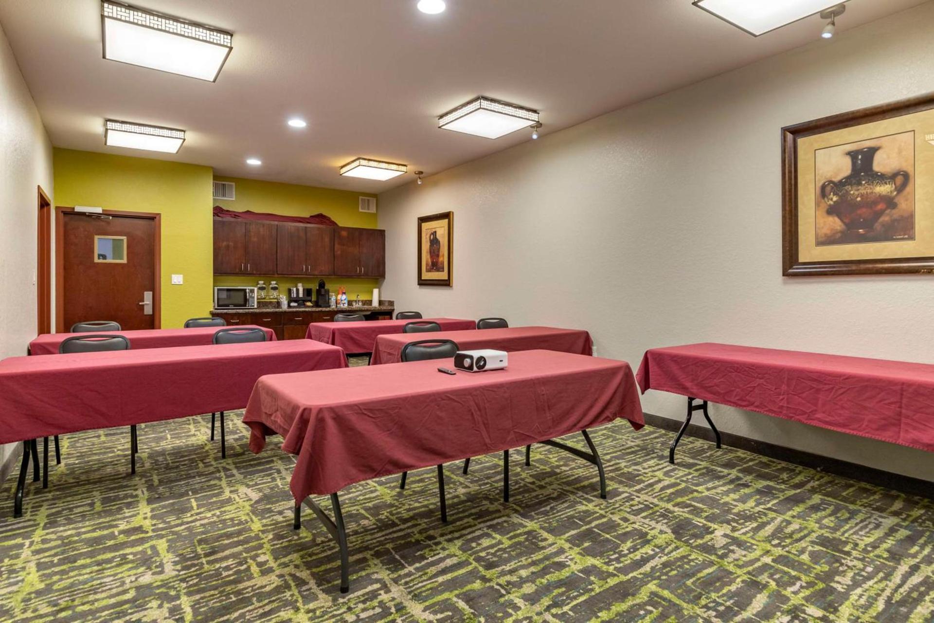 Best Western Plus Victoria Inn & Suites photo 30